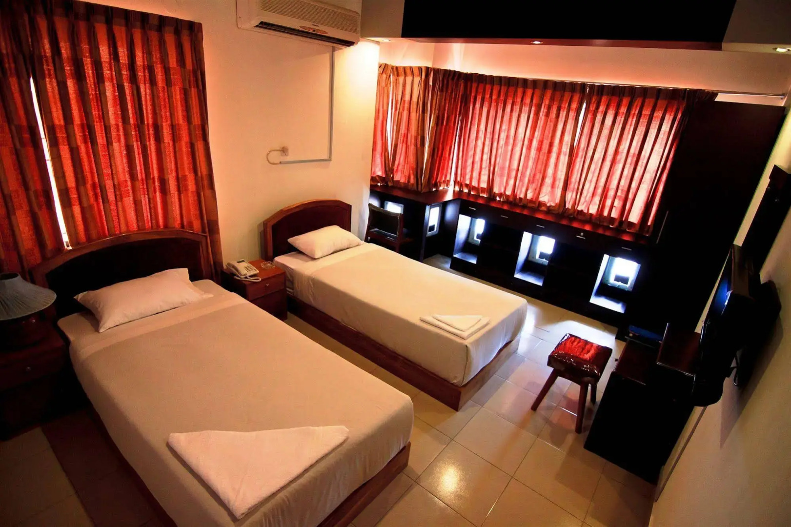 Hotel Tropical Daisy