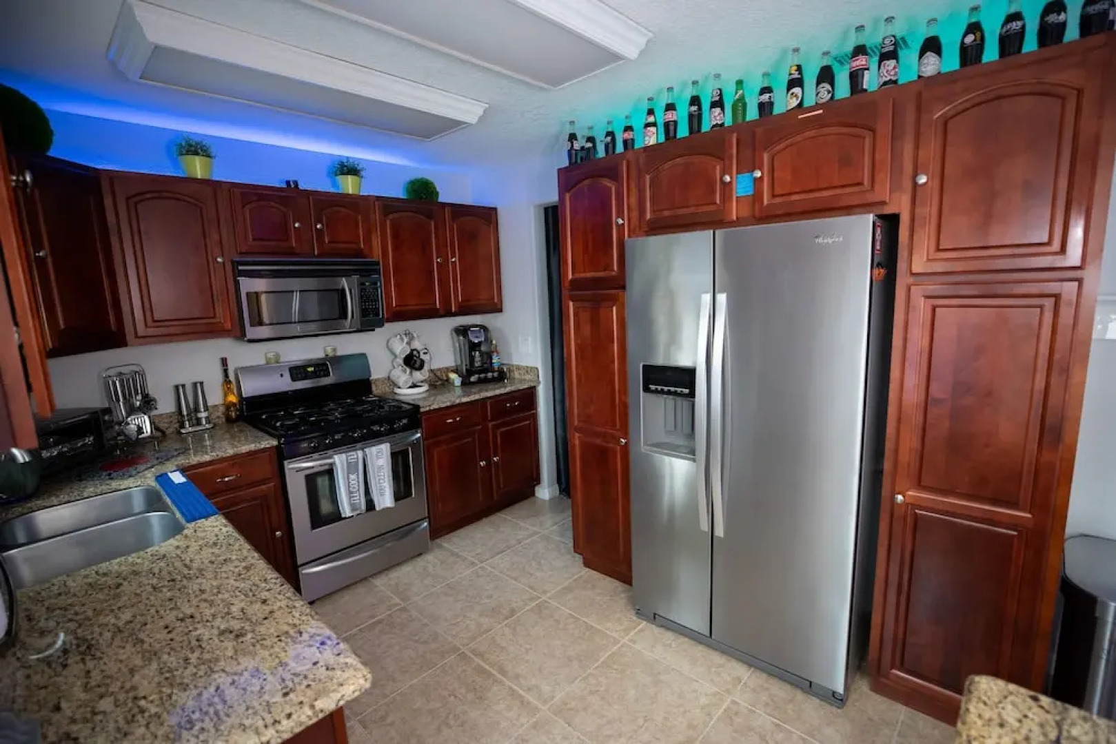 Gorgeous Urban Oasis W/hot Tub, Heated Pool And Private Movie Theater 3 Bedroom Home by RedAwning