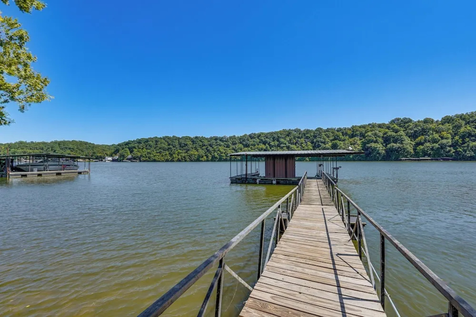 Steps to Water: Lake of the Ozarks Getaway