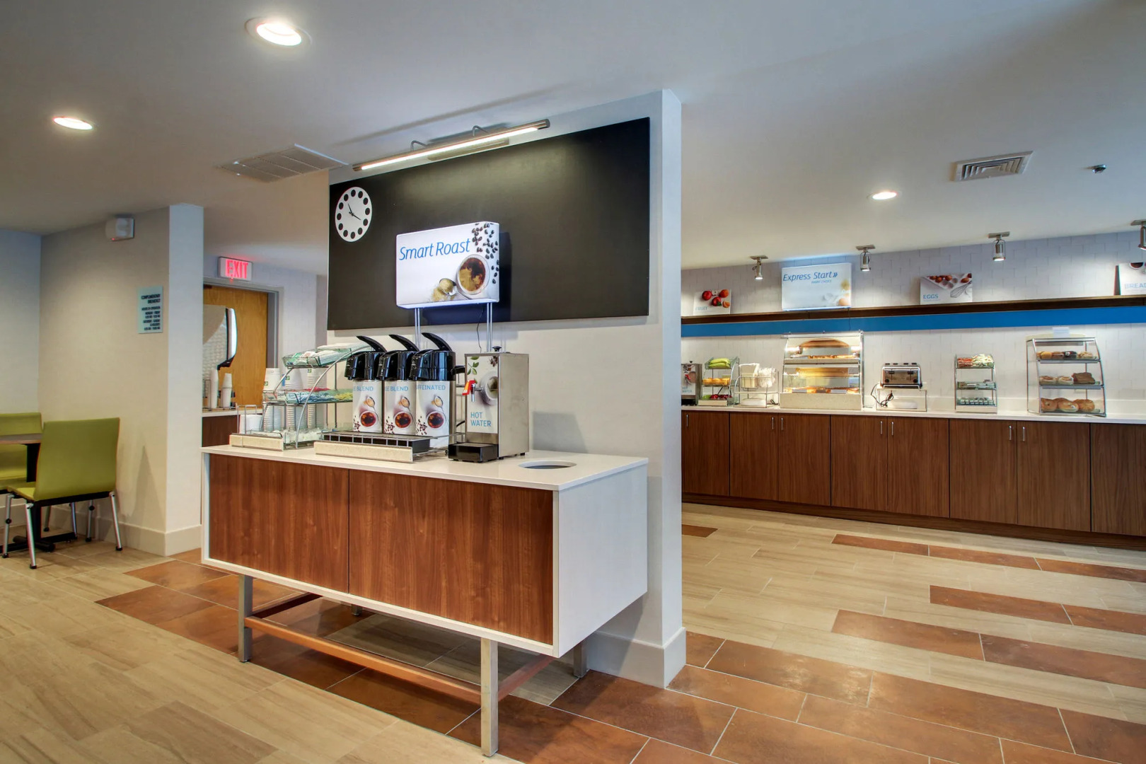 Holiday Inn Express & Suites Lincoln East - White Mountains by IHG