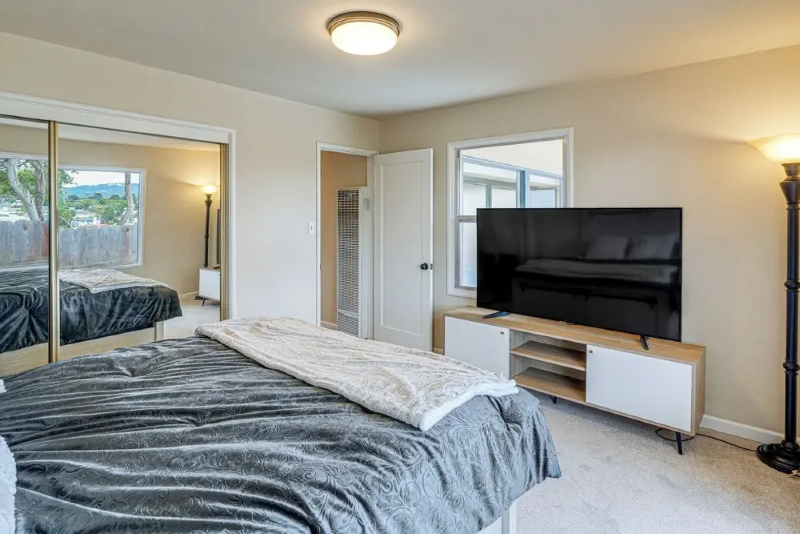 Peaceful Del Rey Oaks Retreat: 2 Mi to Beaches!