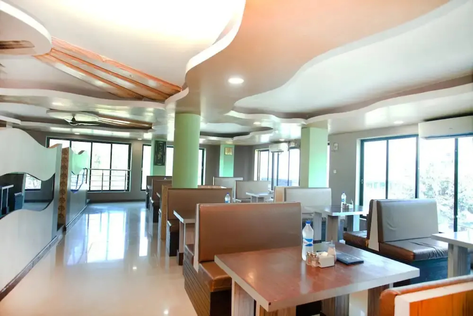 OYO 343 Pop Life Hotel