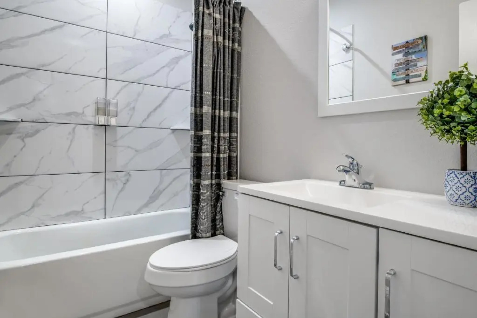 LakeDallasPoolHouse GREAT memories, near LAKE!