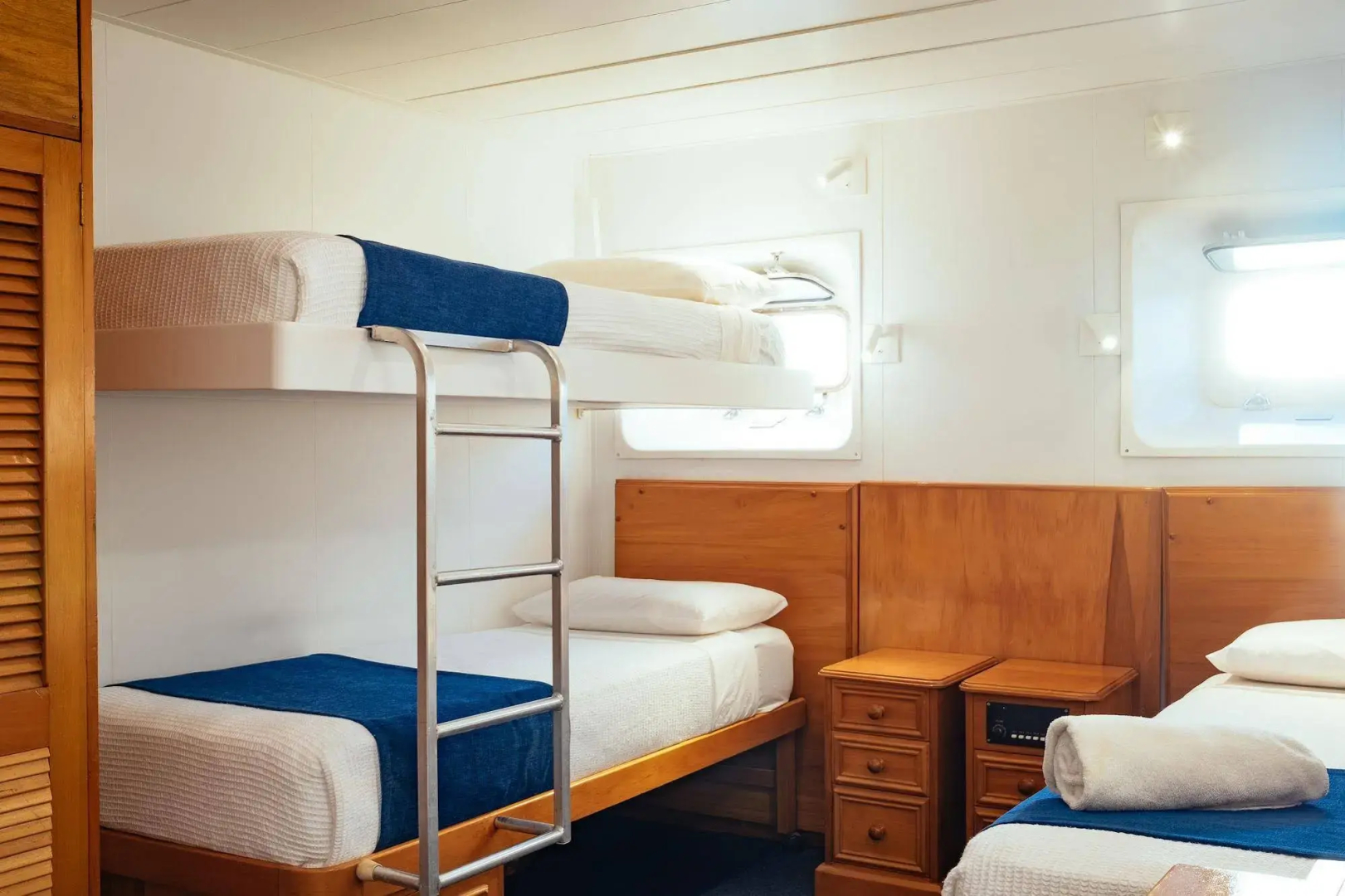 Captain Cook Cruises Fiji - Reef Endeavour