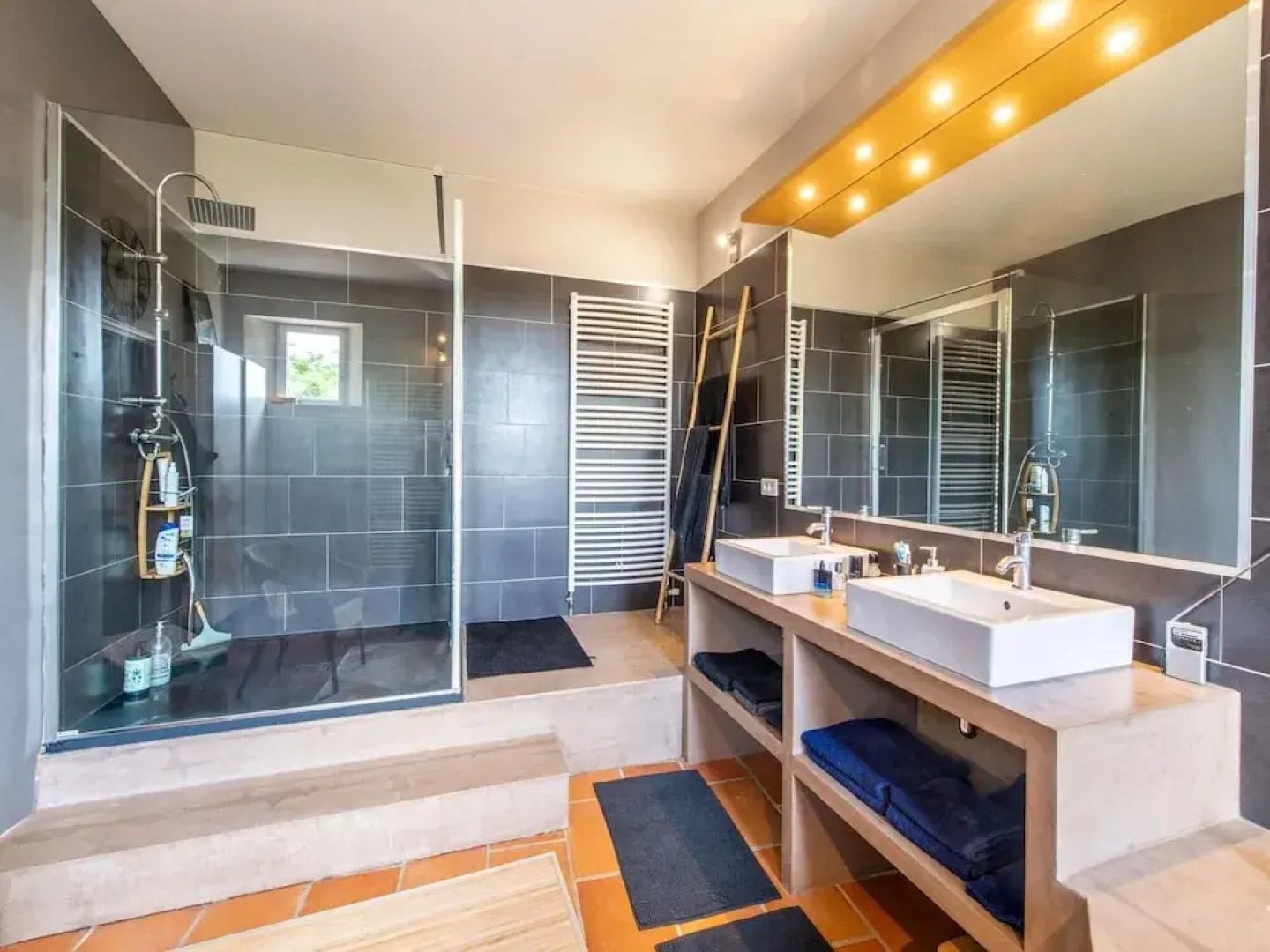 Mansion With Swimming Pool