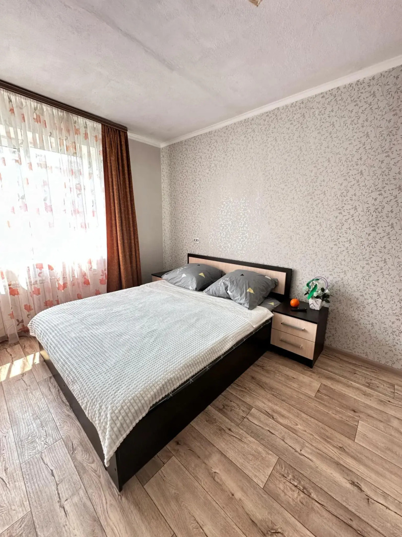 Ideal Apartment (Идеал Апартмент) на улице Первостроителей 1