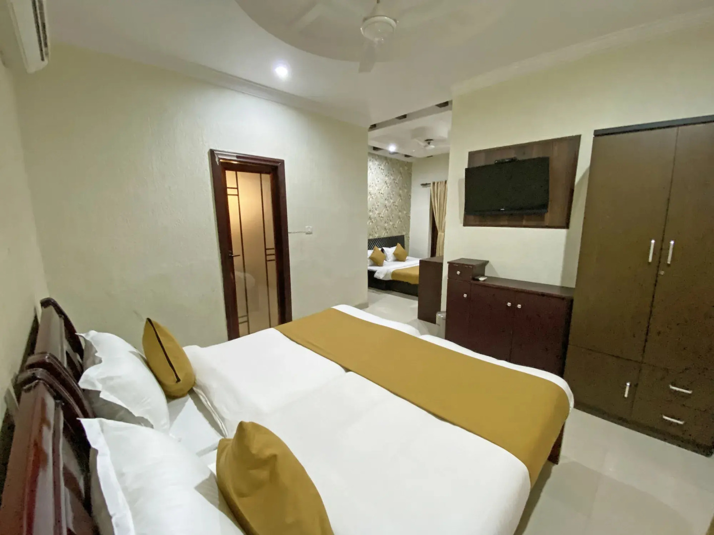 Hotel Nirvana Palace