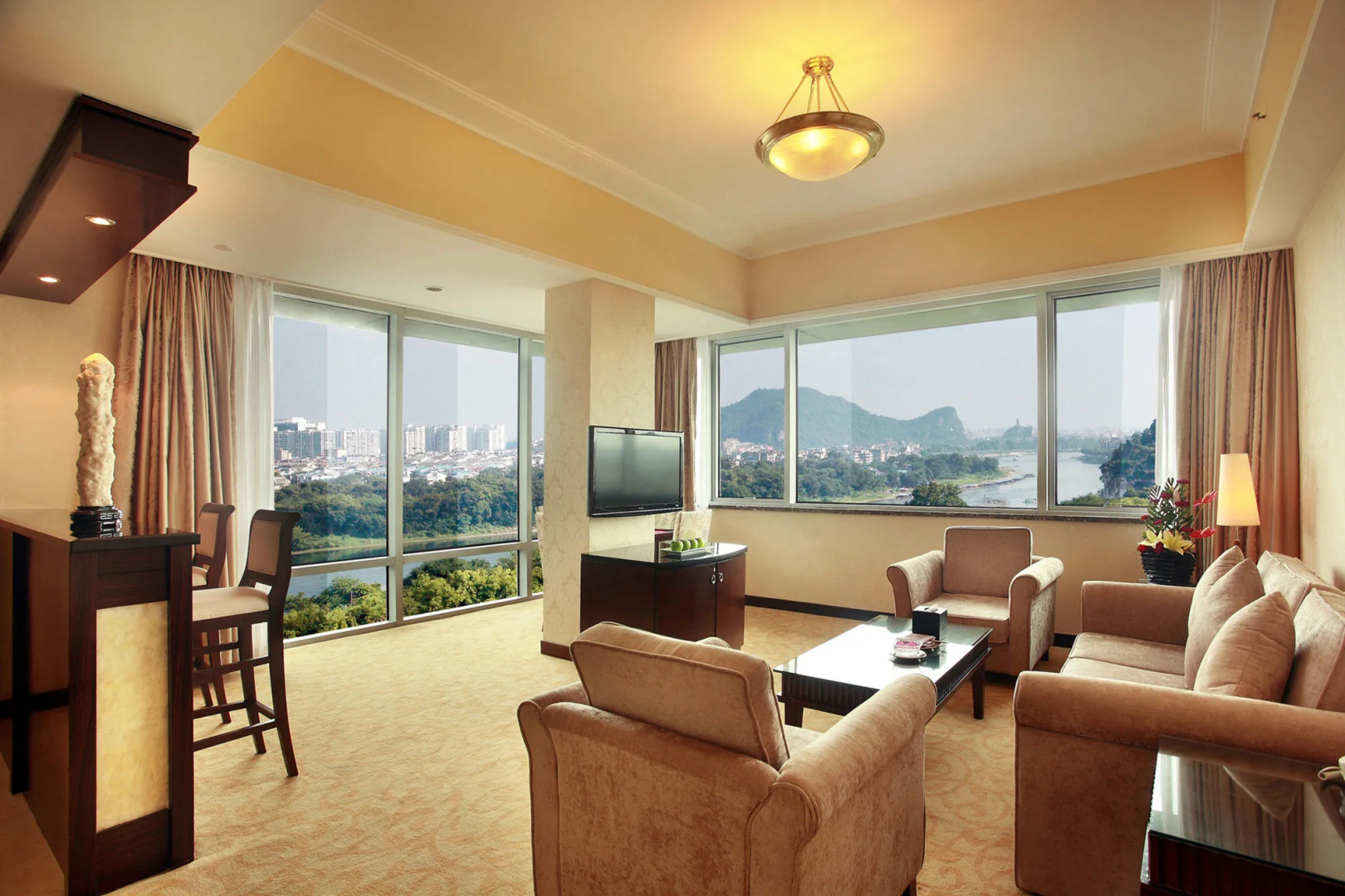 Guilin Lijiang Waterfall Hotel