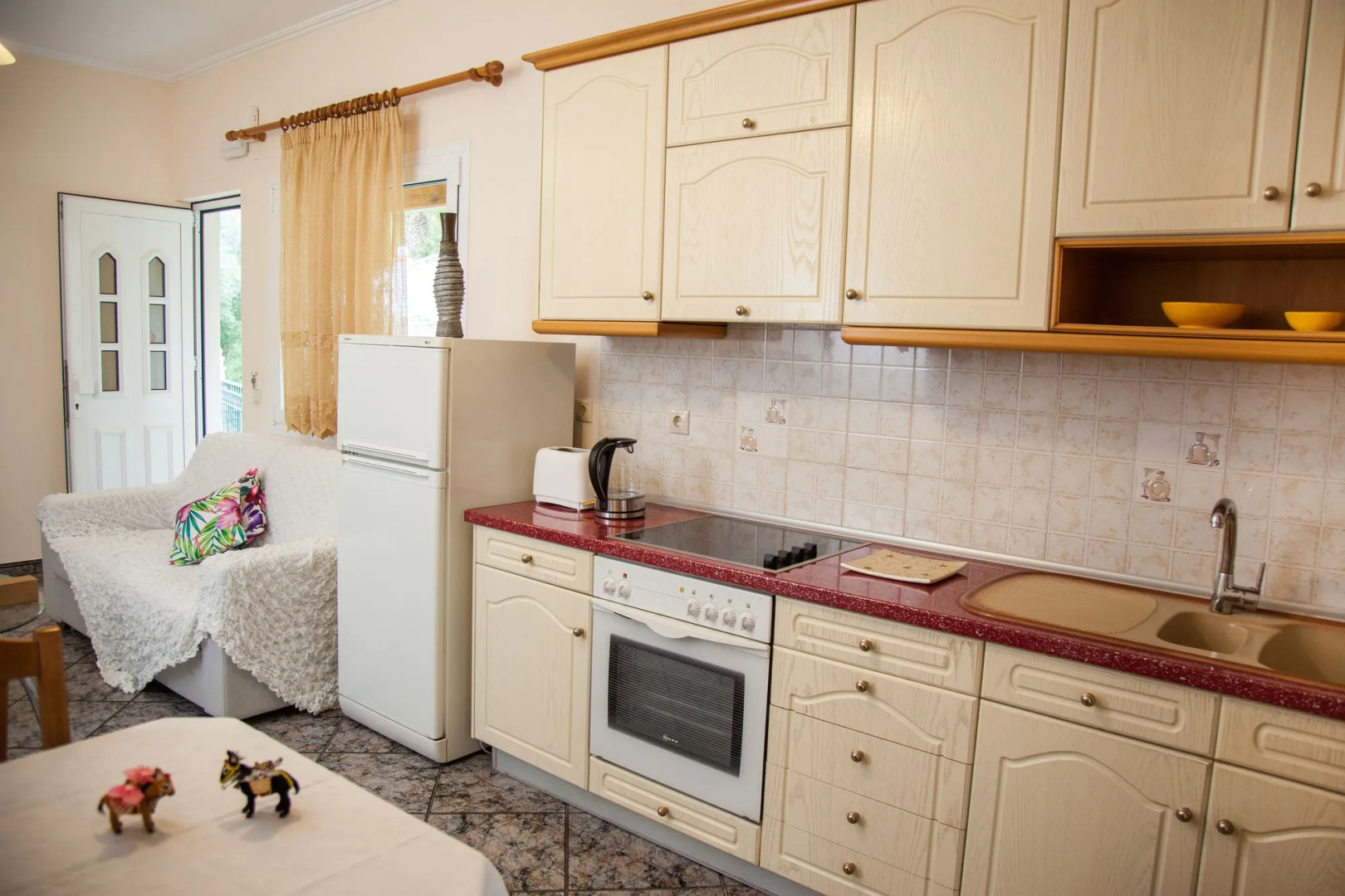 Brentanos Apartments ~ A ~ View of Paradise