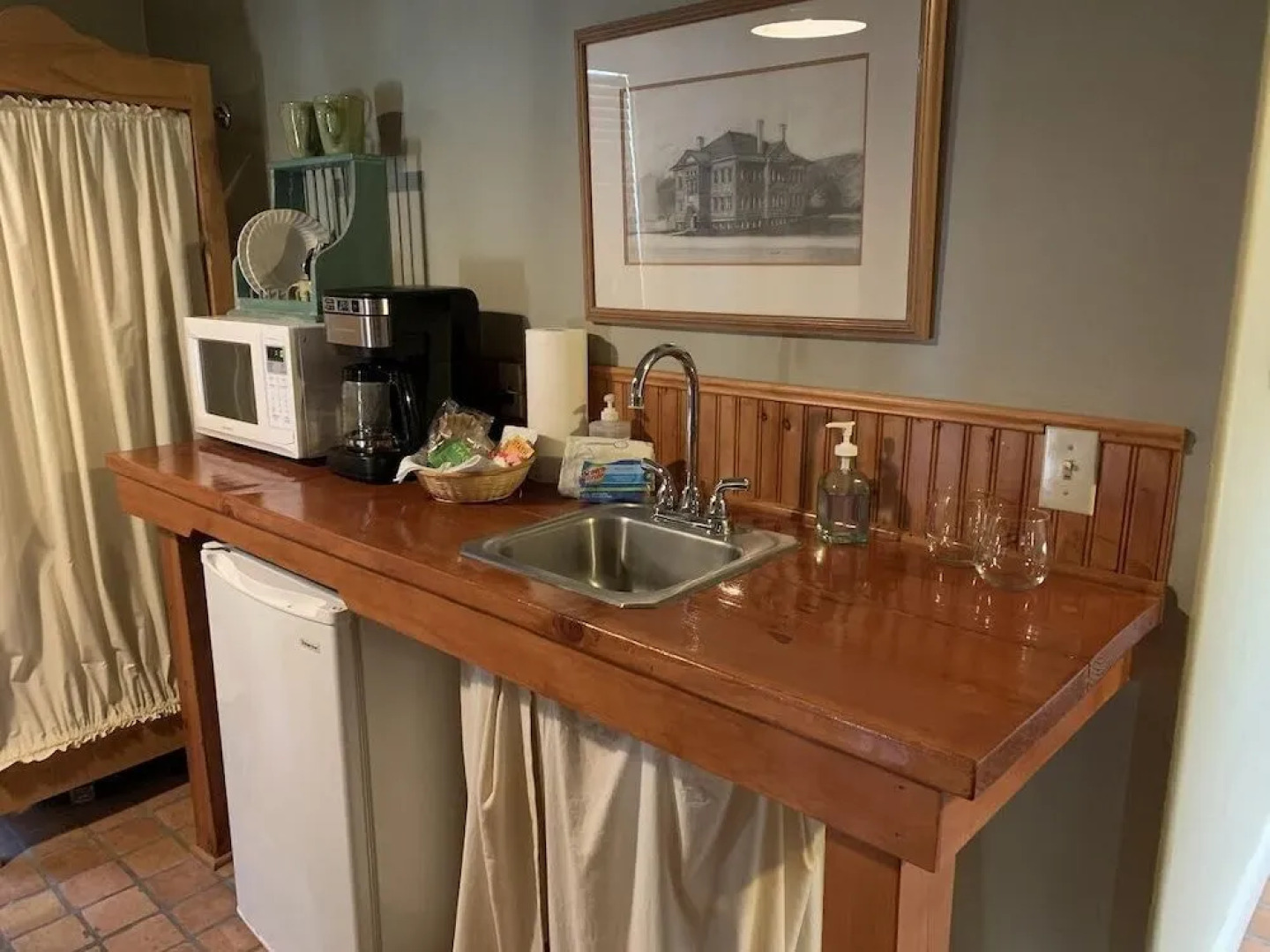 The Cottage @ 241 North