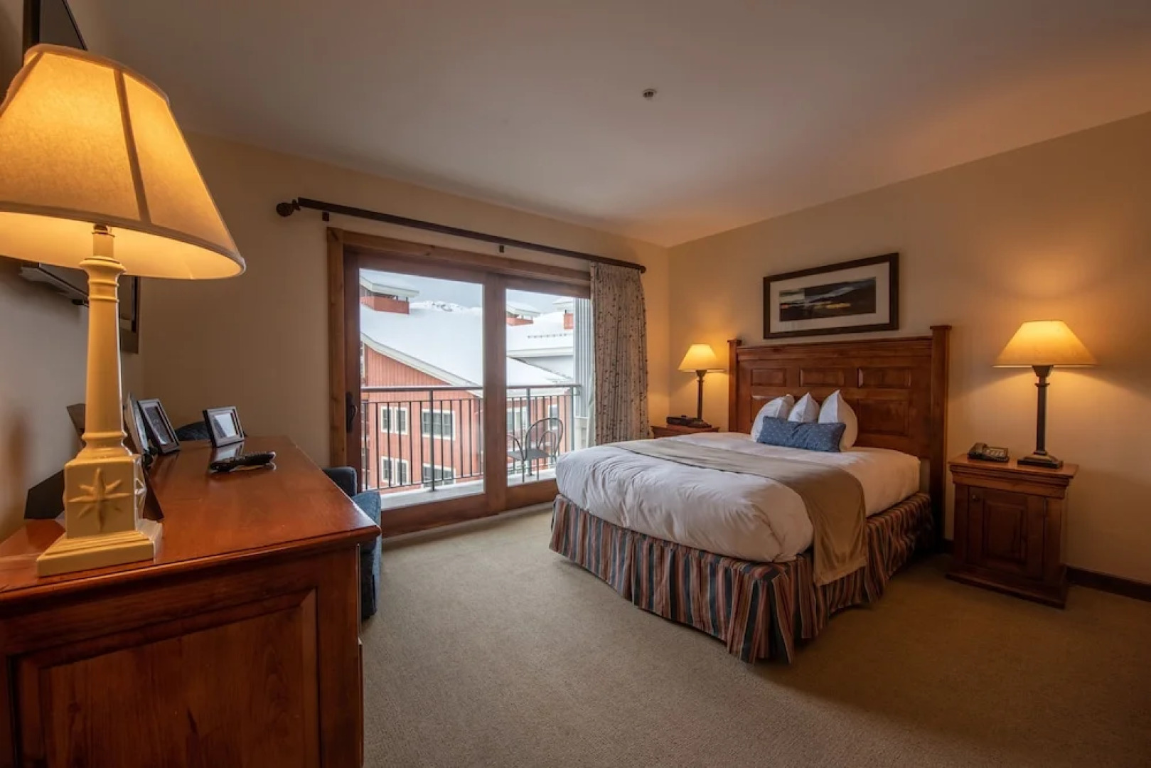 Large 3 Bedroom Bathroom In Mountaineer Square Condo - No Cleaning Fee! by RedAwning