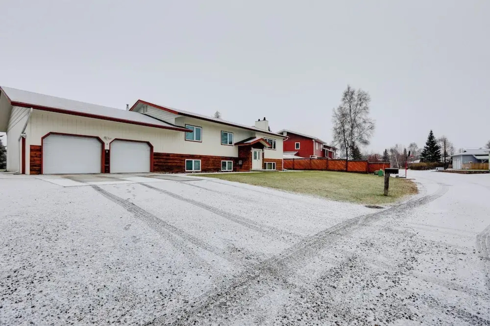 Fairbanks Alaskan Abode ~ 1 Mile to Pioneer Park!