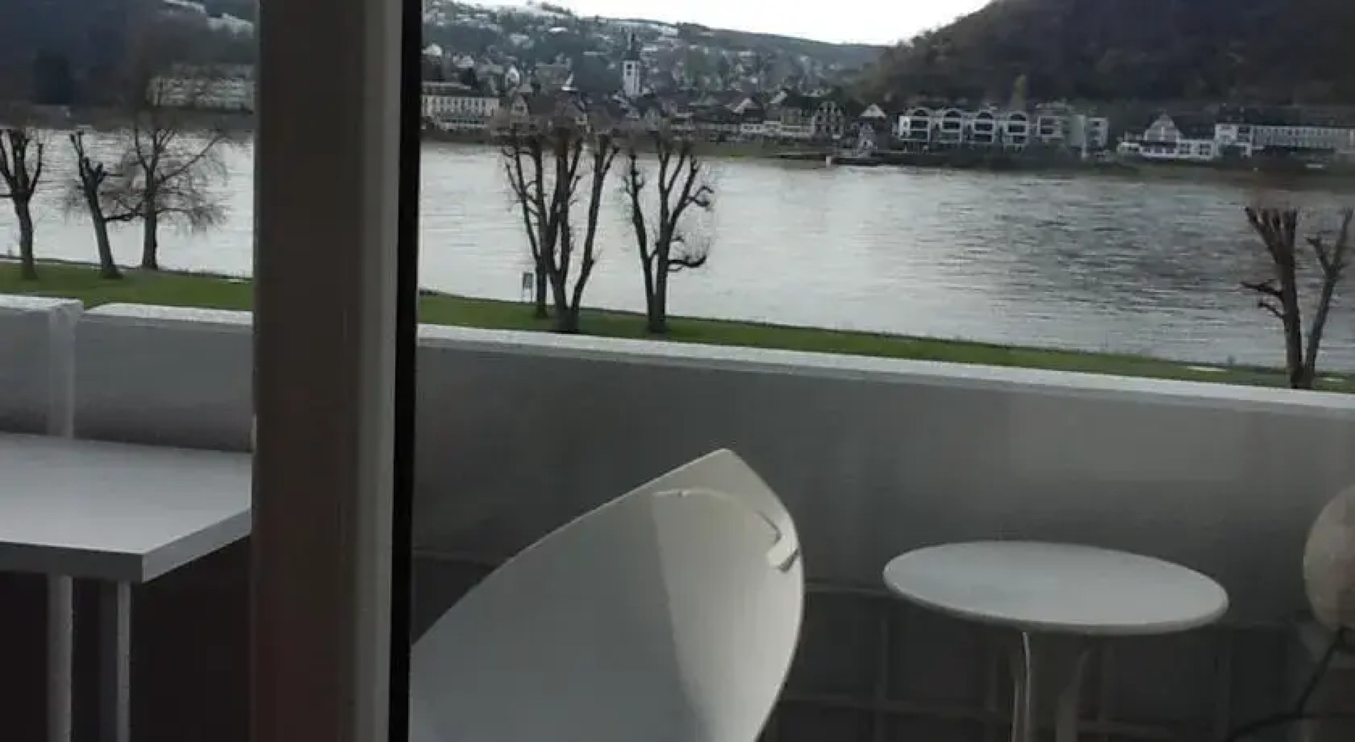 Ferienappartements Mit Top- Rheinblick