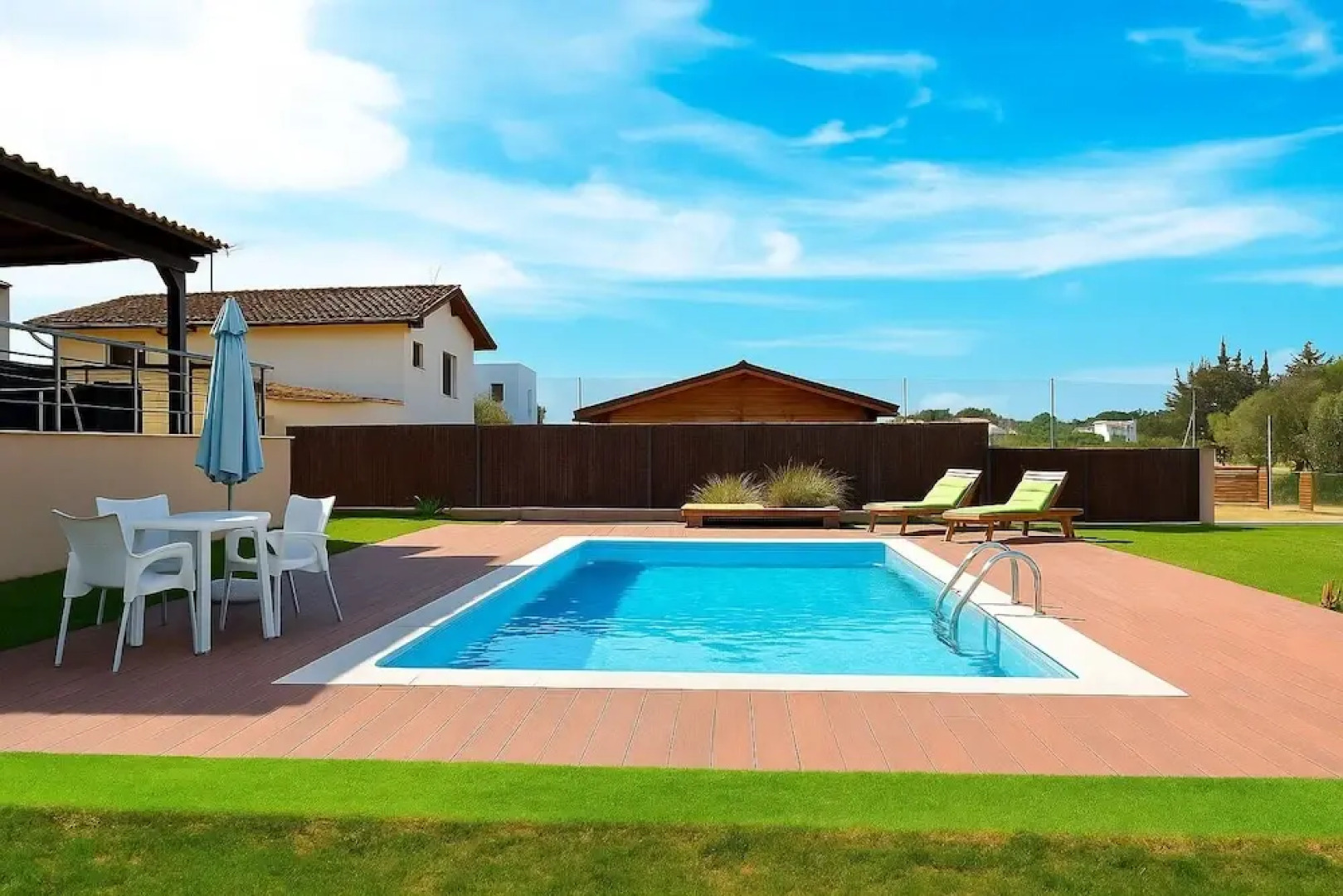 Luxe 2 BR with Jetted Tub and Pool