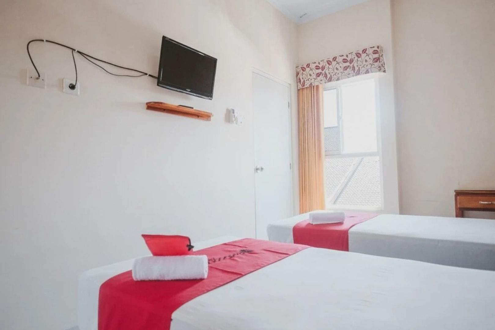 RedDoorz near Ambarukmo Yogyakarta