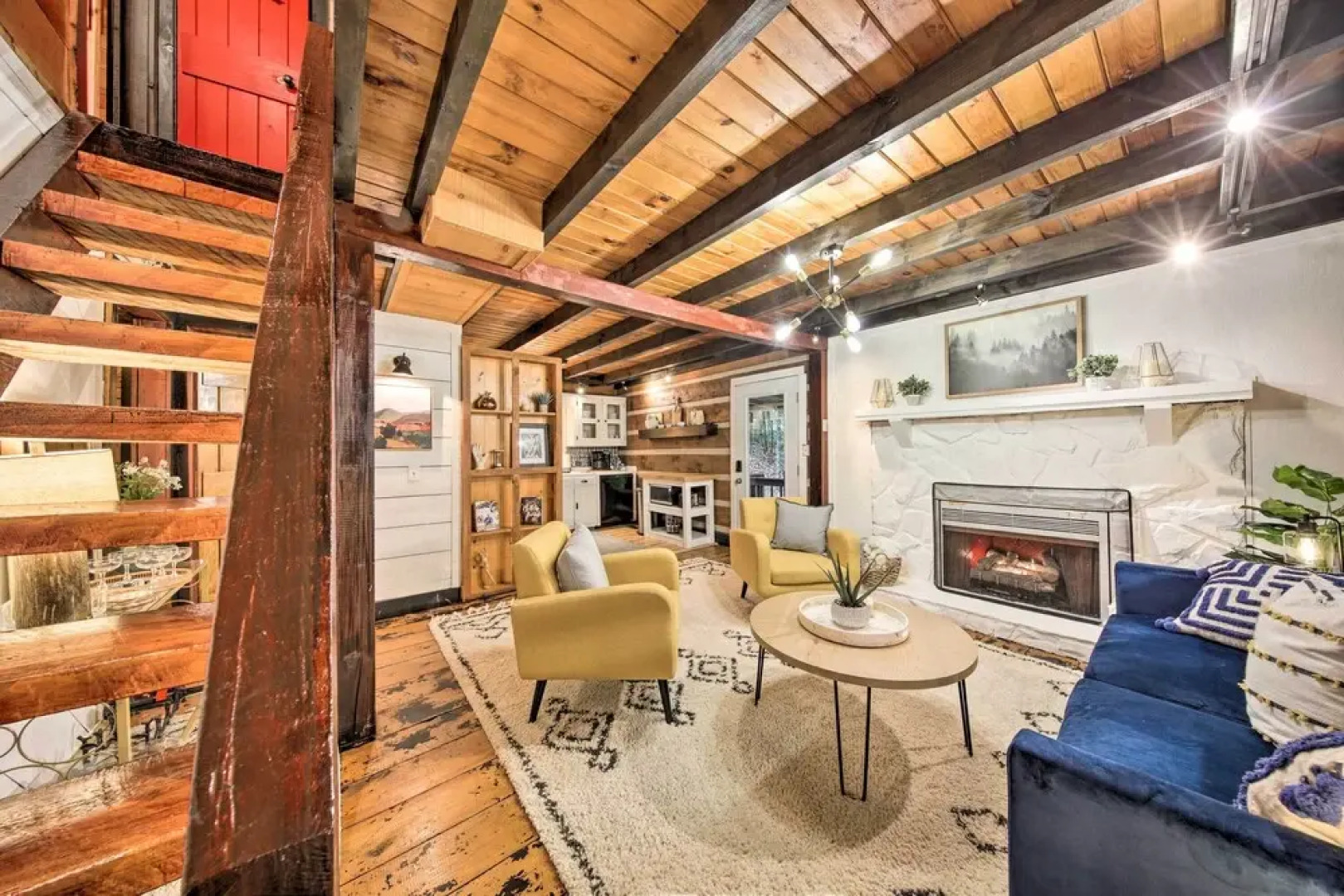 Charming Blue Ridge Mountain Cabin w/ Hot Tub