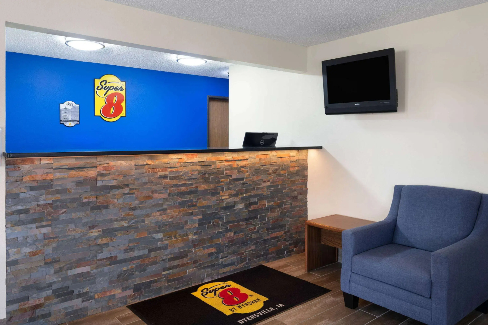 Super 8 by Wyndham Dyersville near Field of Dreams