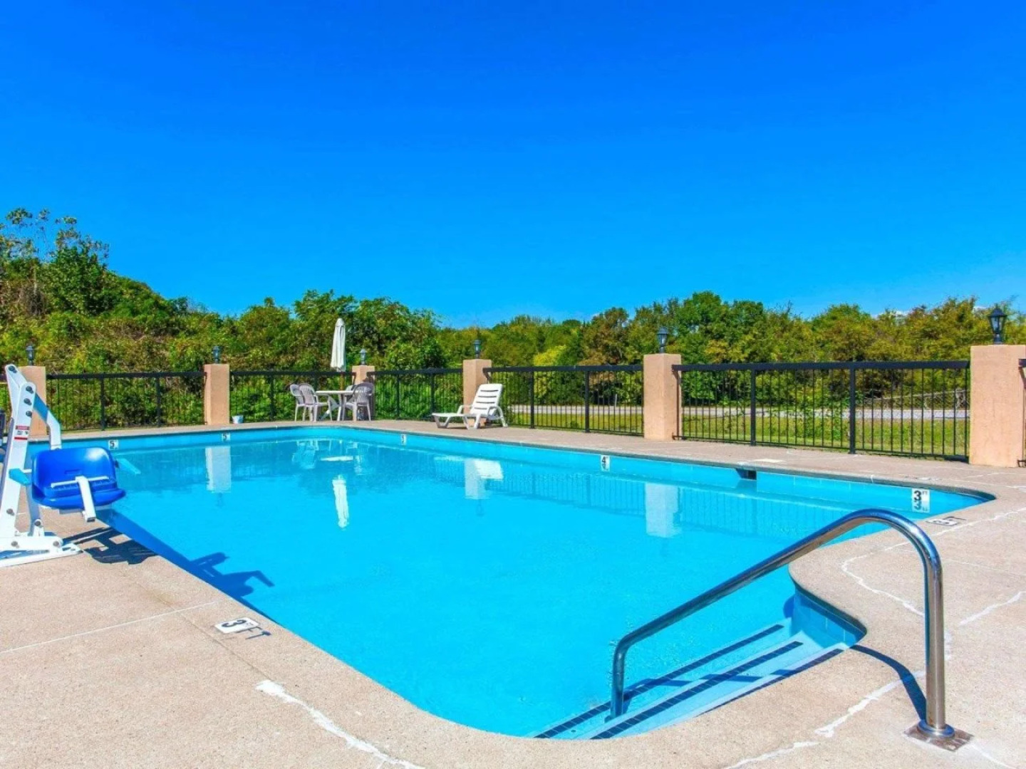 Econo Lodge Nashville near Percy Priest Lake