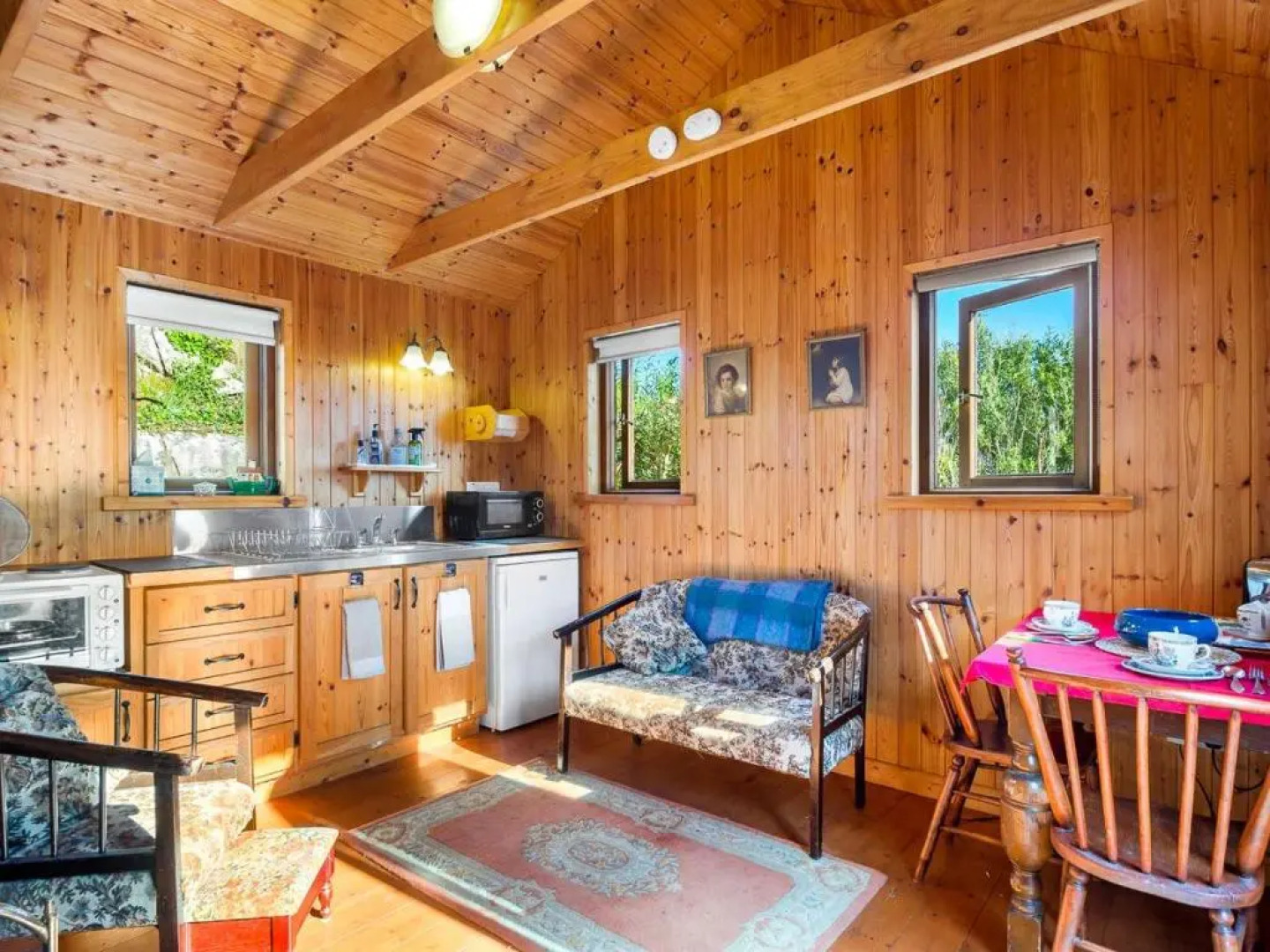 Seaside Log Cabin, Carna