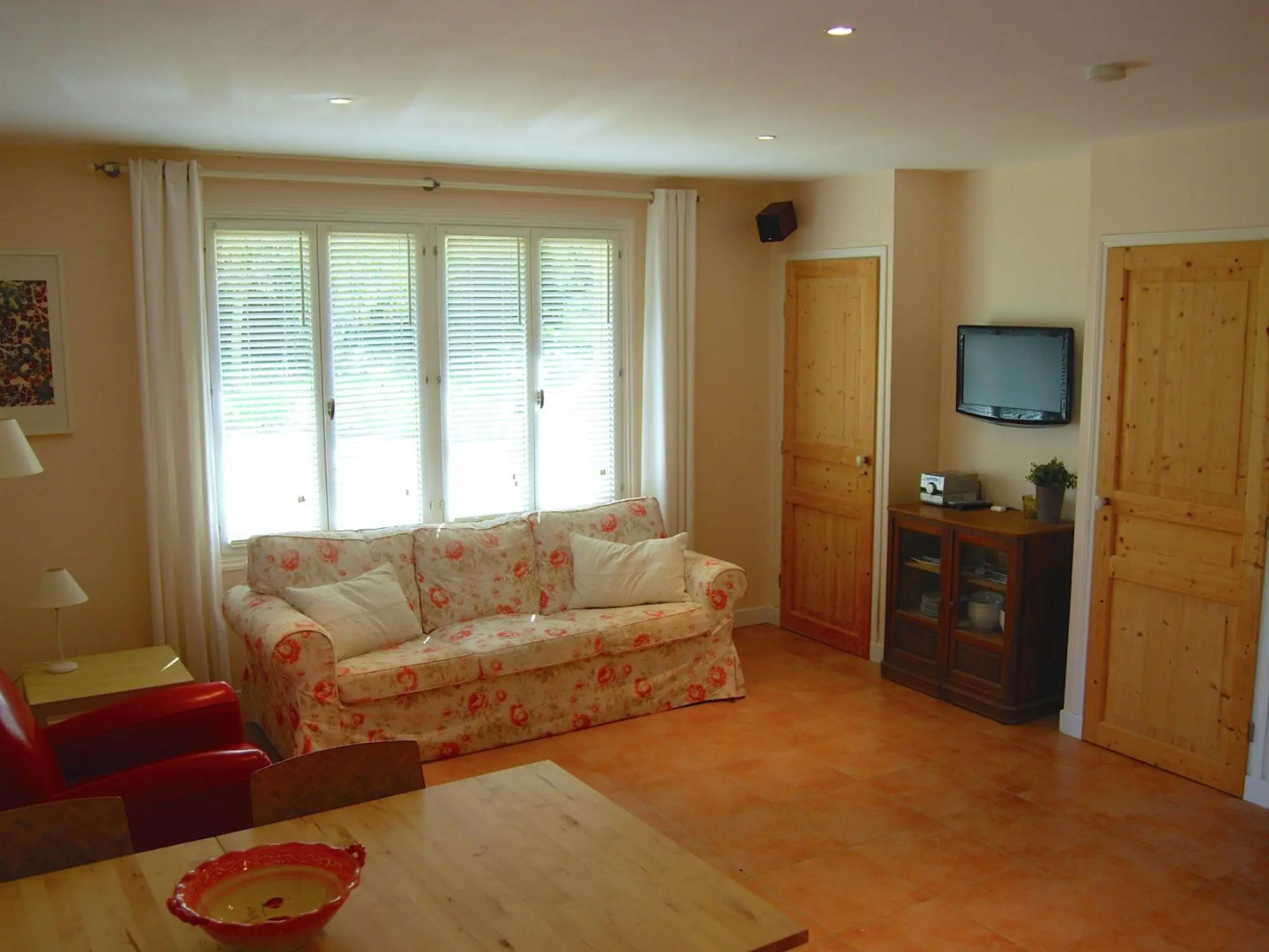 Lovely Country Cottage in Valreas with Swimming Pool