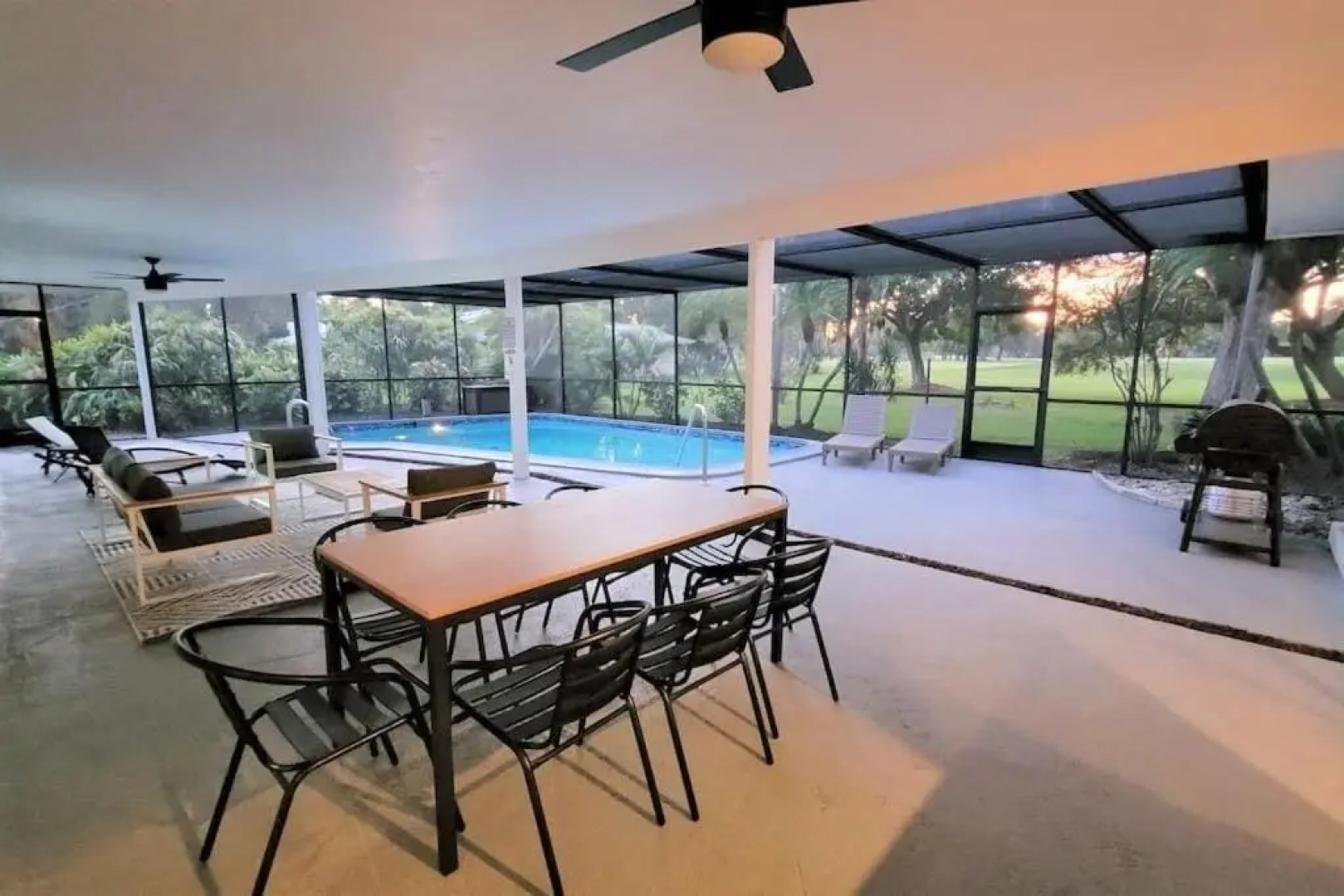 Remodeled 4BR Pool Home / Golf View/Near Beaches