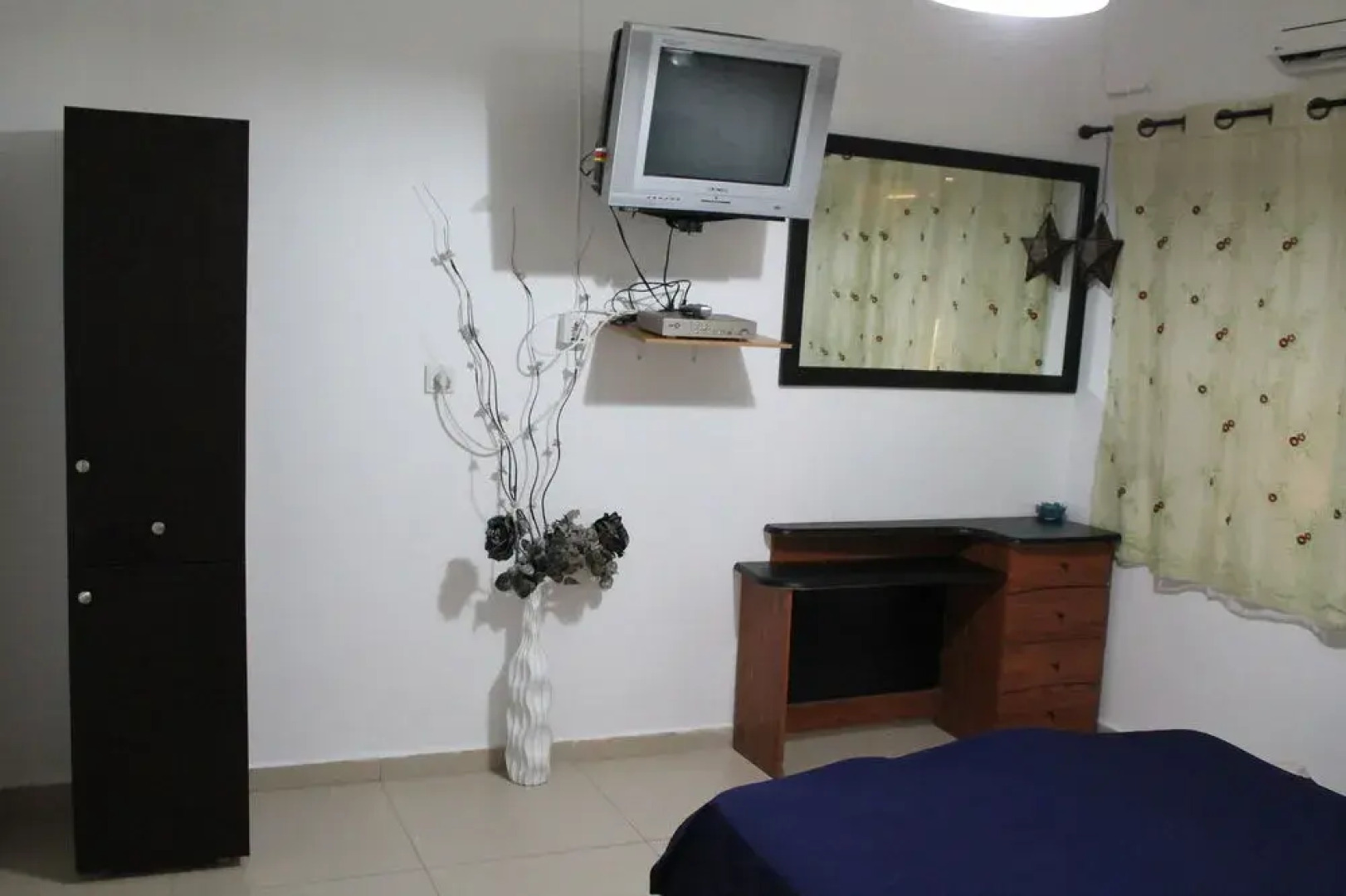 Zimmer Dora Dead Sea