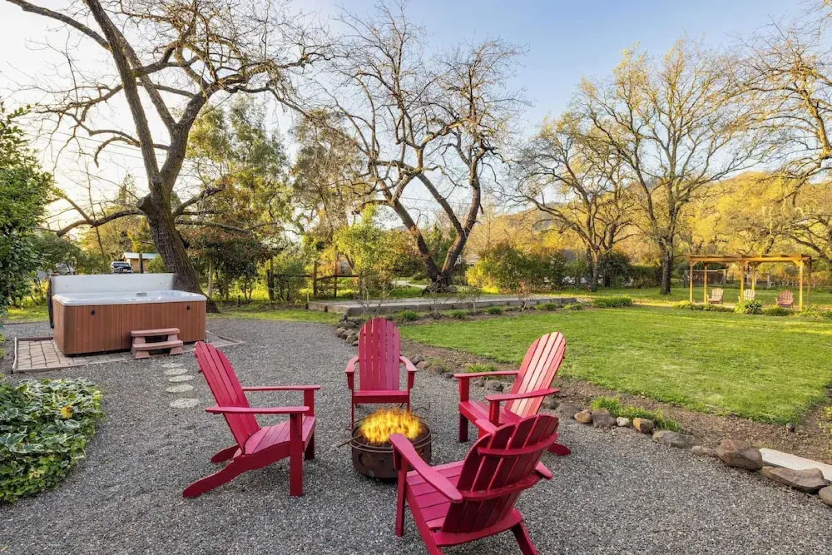 Valley of the Moon by Avantstay Tranquil Escape, Large Yard w/ Hot Tub & Fire Pit