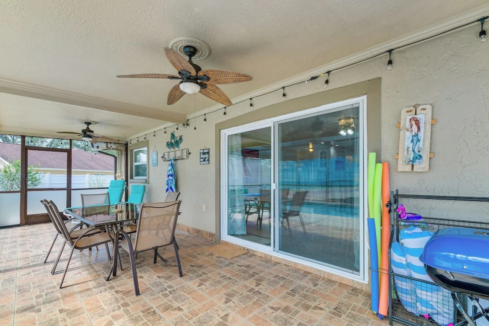 Screened Lanai & Heated Pool: Spring Hill Home