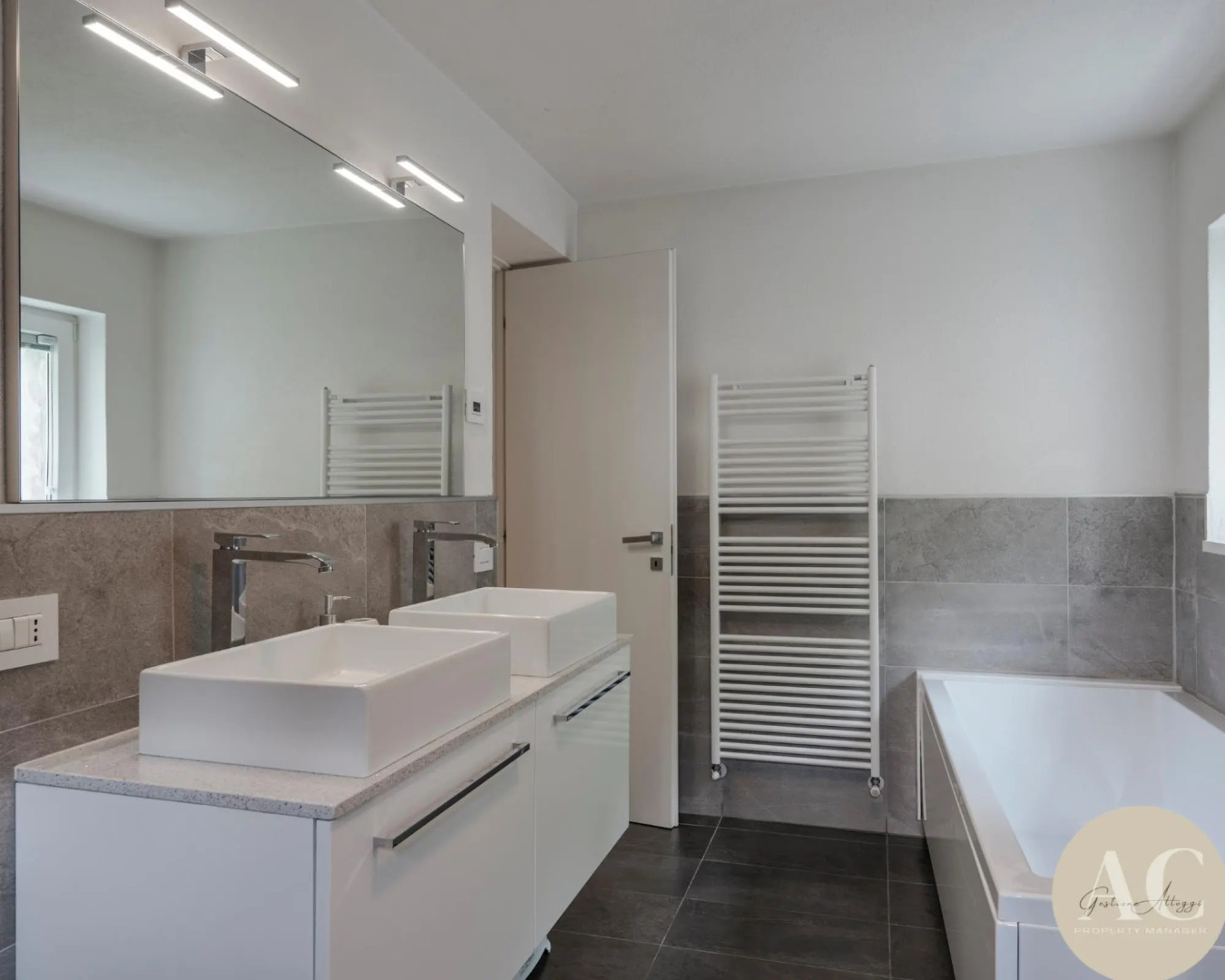 Snowhite in Incudine