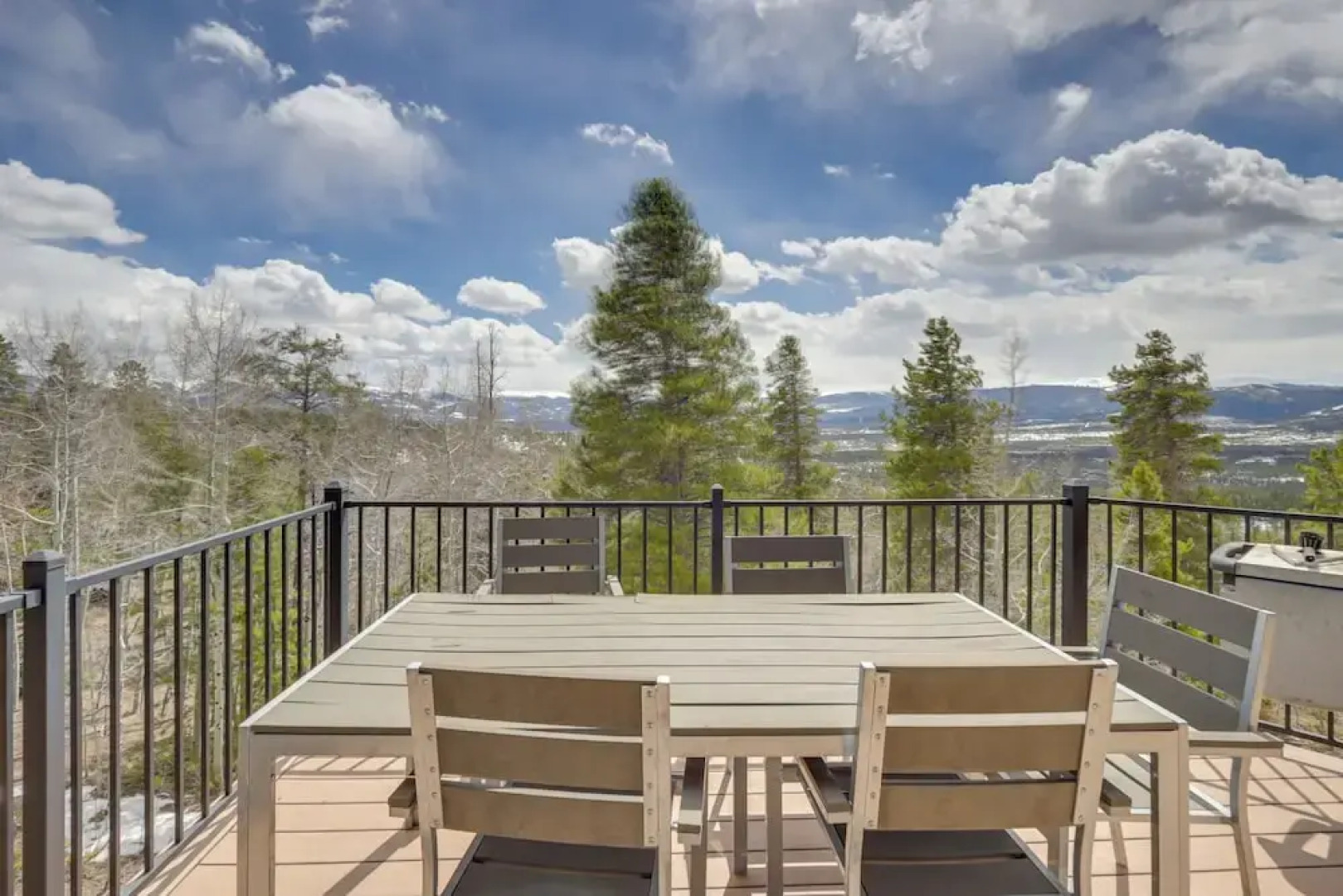Panoramic Mountain-view Retreat w/ Hot Tub + Deck!