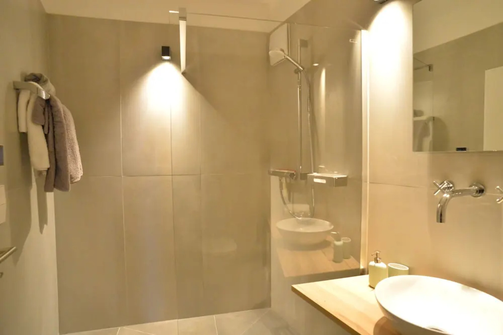 Grey House Apartments Grossbeeren