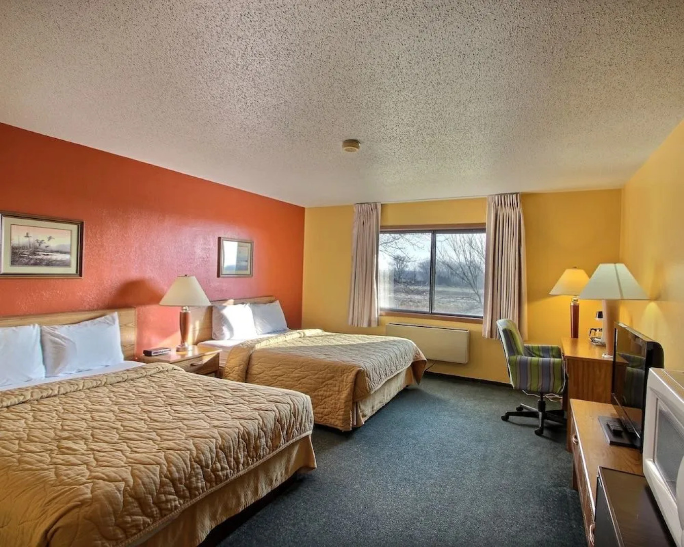 Belgium Inn & Suites