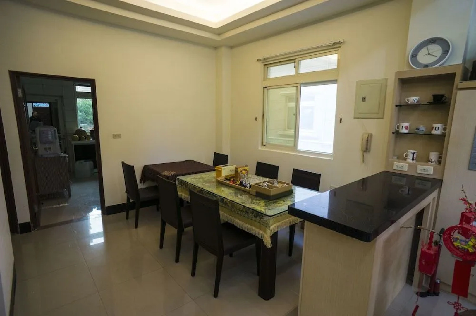 Red Tomato Modern Branch