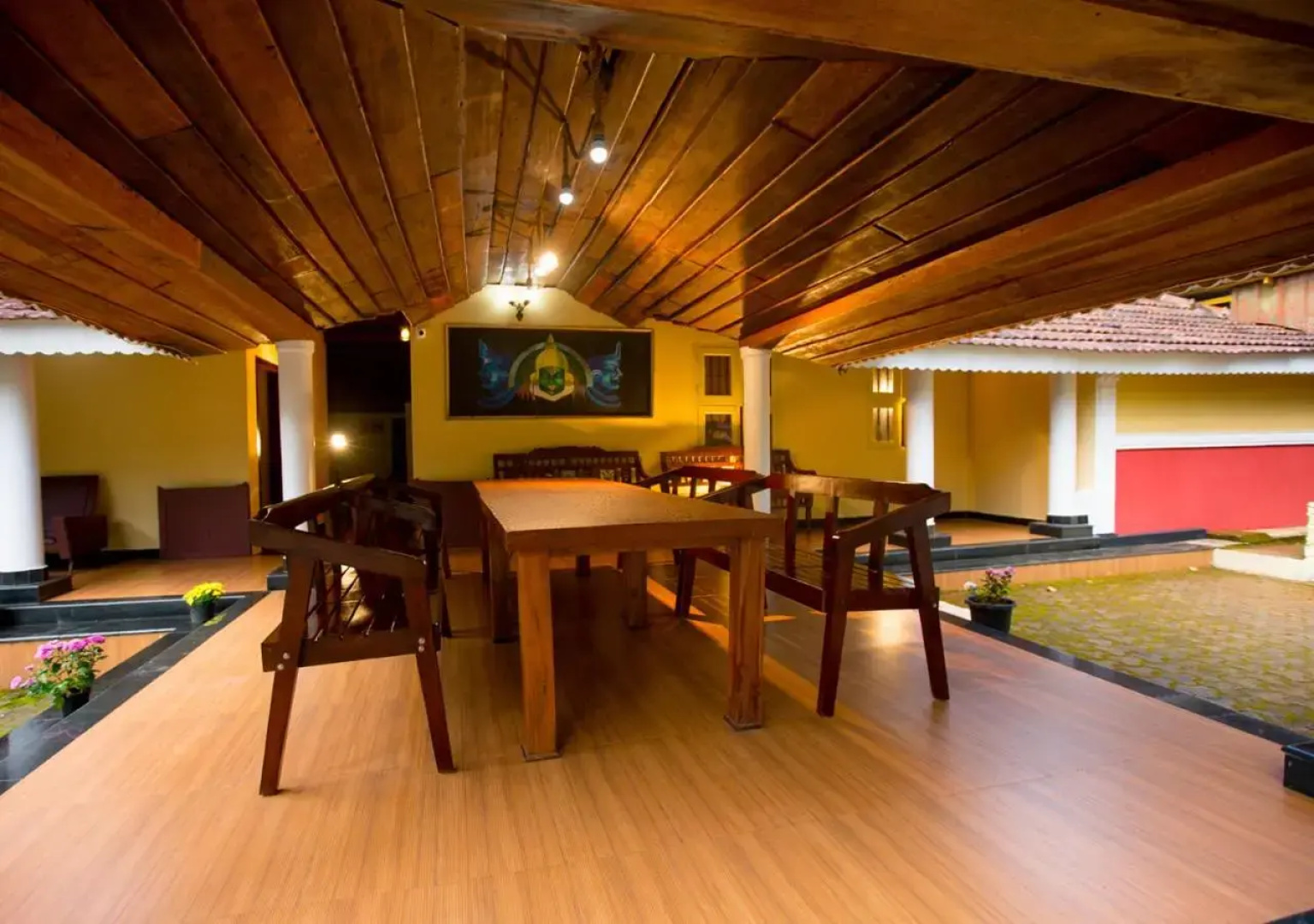 Chandragiri Bungalow by VOYE HOMES