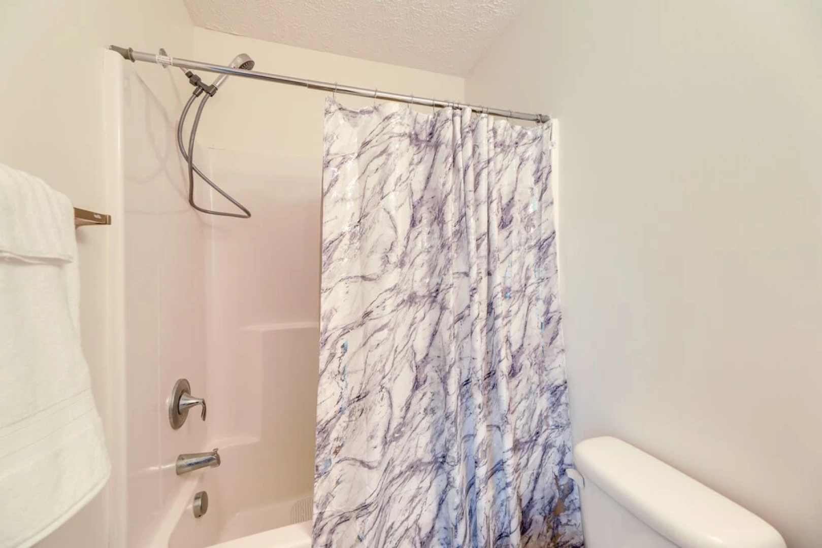 Havelock Home: Private Yard, 2 Mi to Cherry Point!