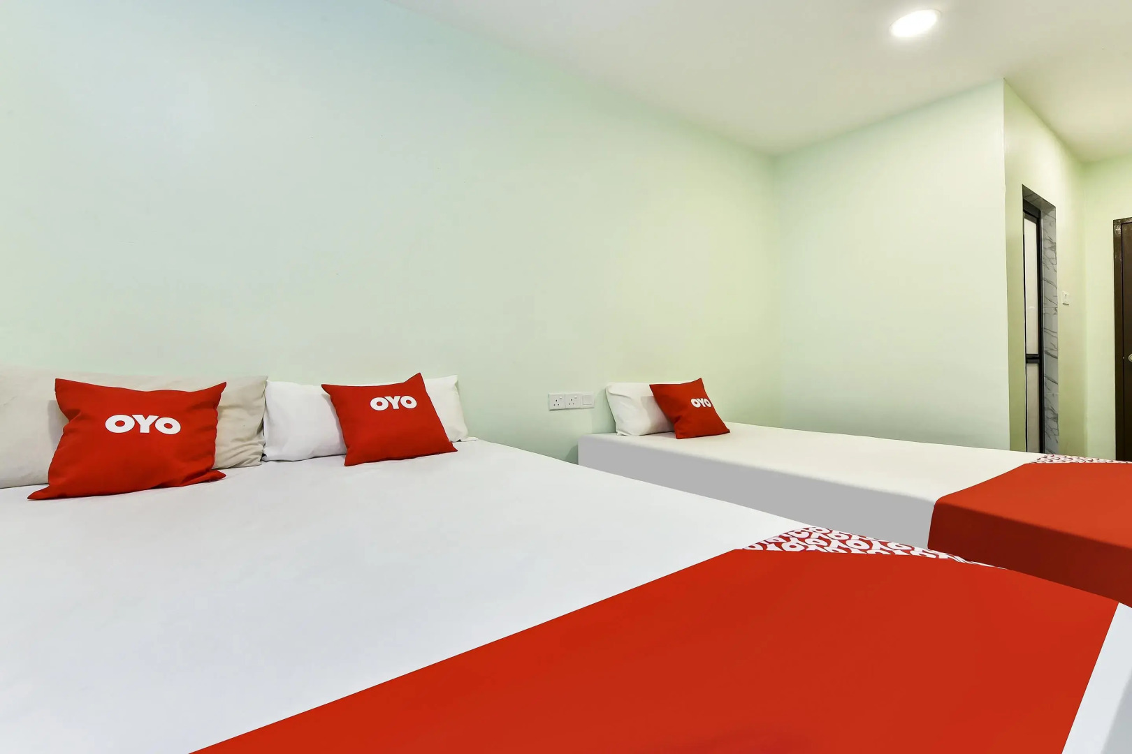 Th Hotel by OYO Rooms