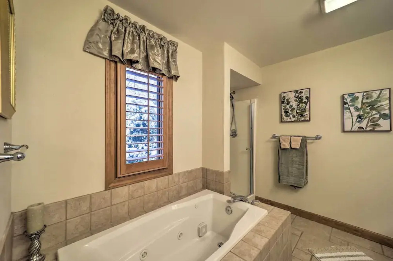 Lavish Beech Mountain Ski Cabin w/ Hot Tub!