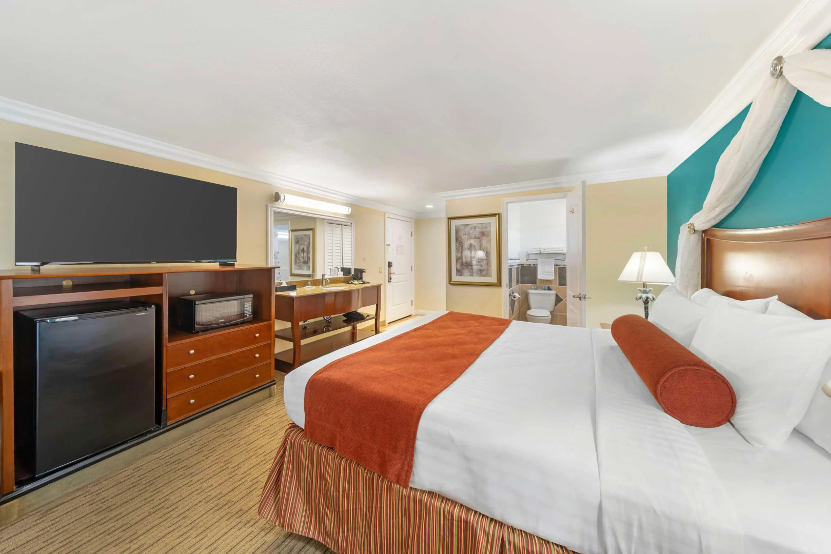 Best Western Harbour Inn & Suites Huntington - Sunset Beach