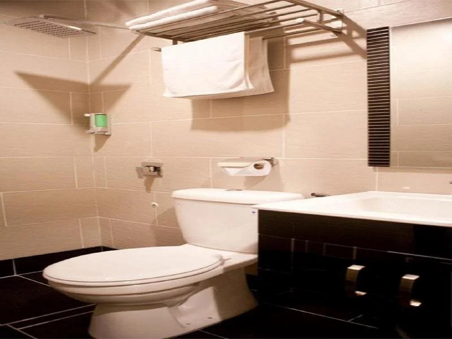 OYO 90375 Reggae Inn