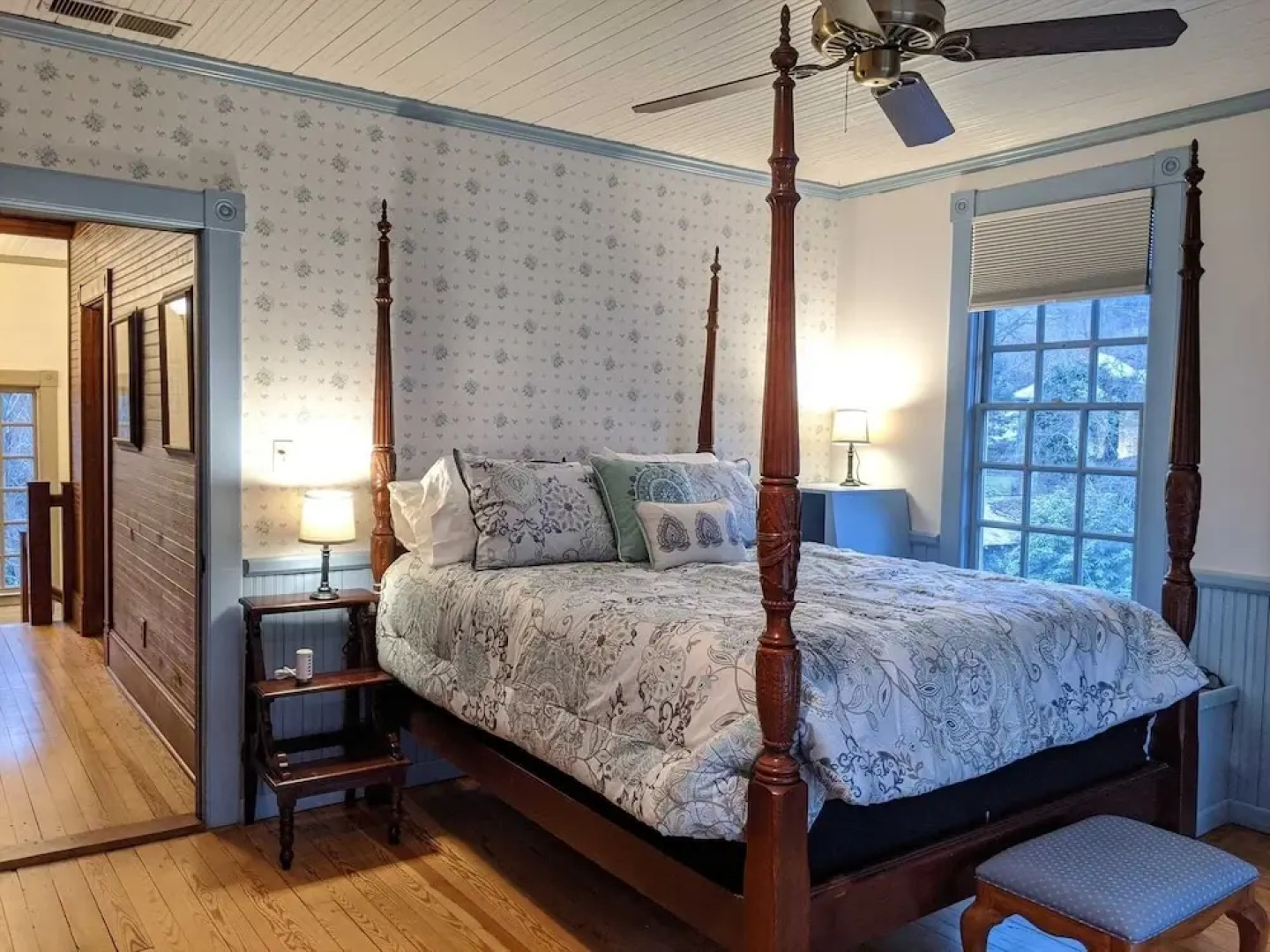 Southern Charm Riverside 4 Bedroom Home by RedAwning