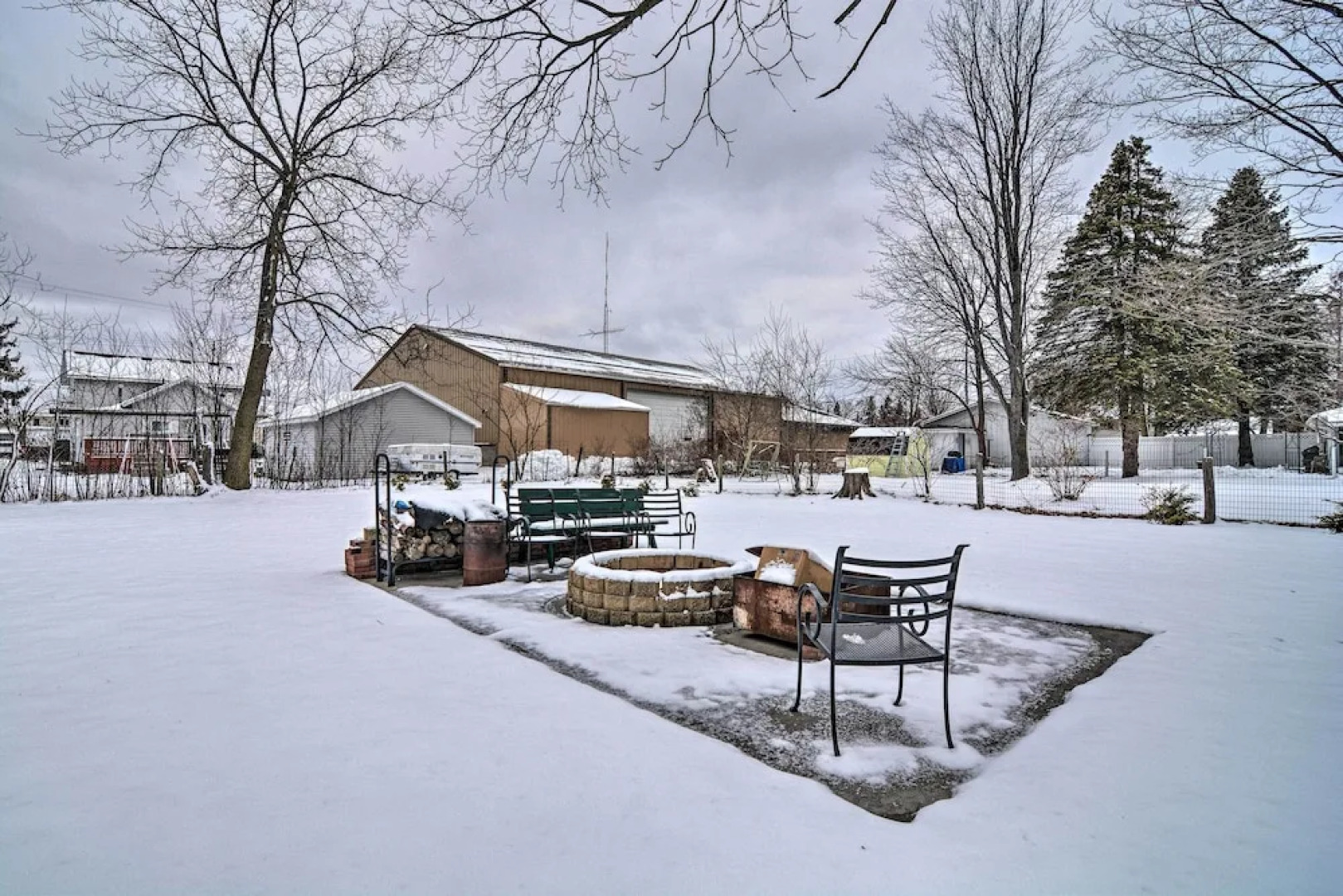 Hip Downtown Cottage - Walk to Beach, Pier, Dining