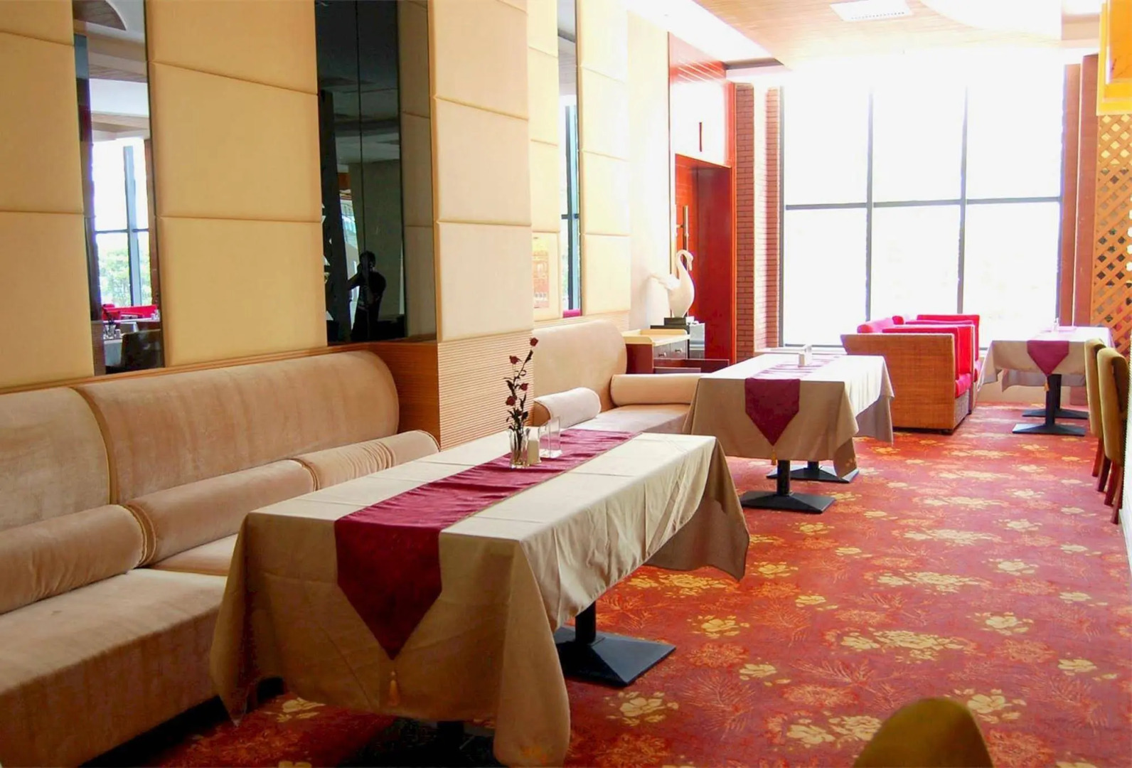 Yichang Guobin Bandao Hotel