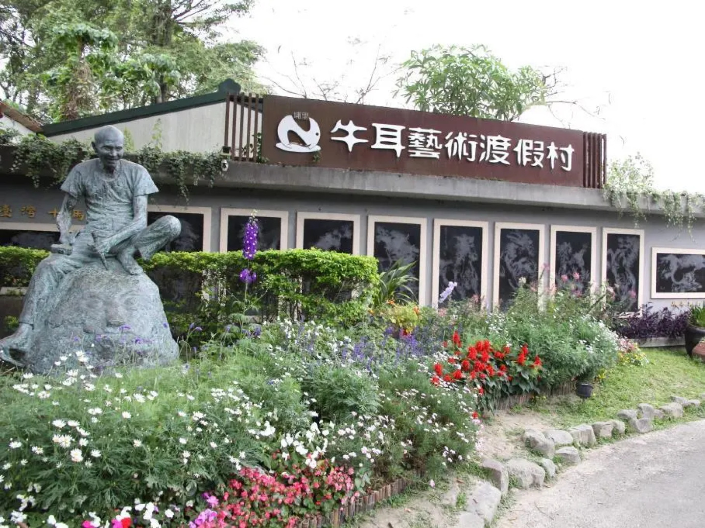 New Era Art Resort and Spa