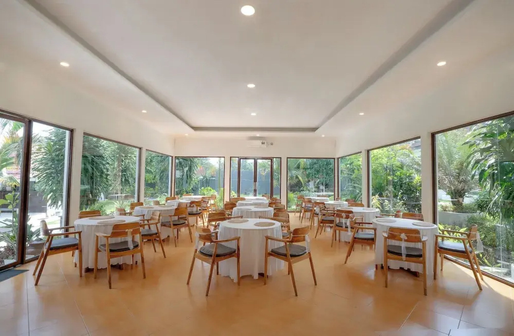 Nirvana Hotel Resort Tetebatu