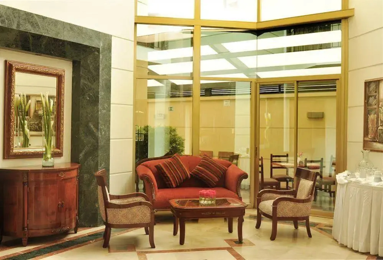 La Colina Suites Hotel