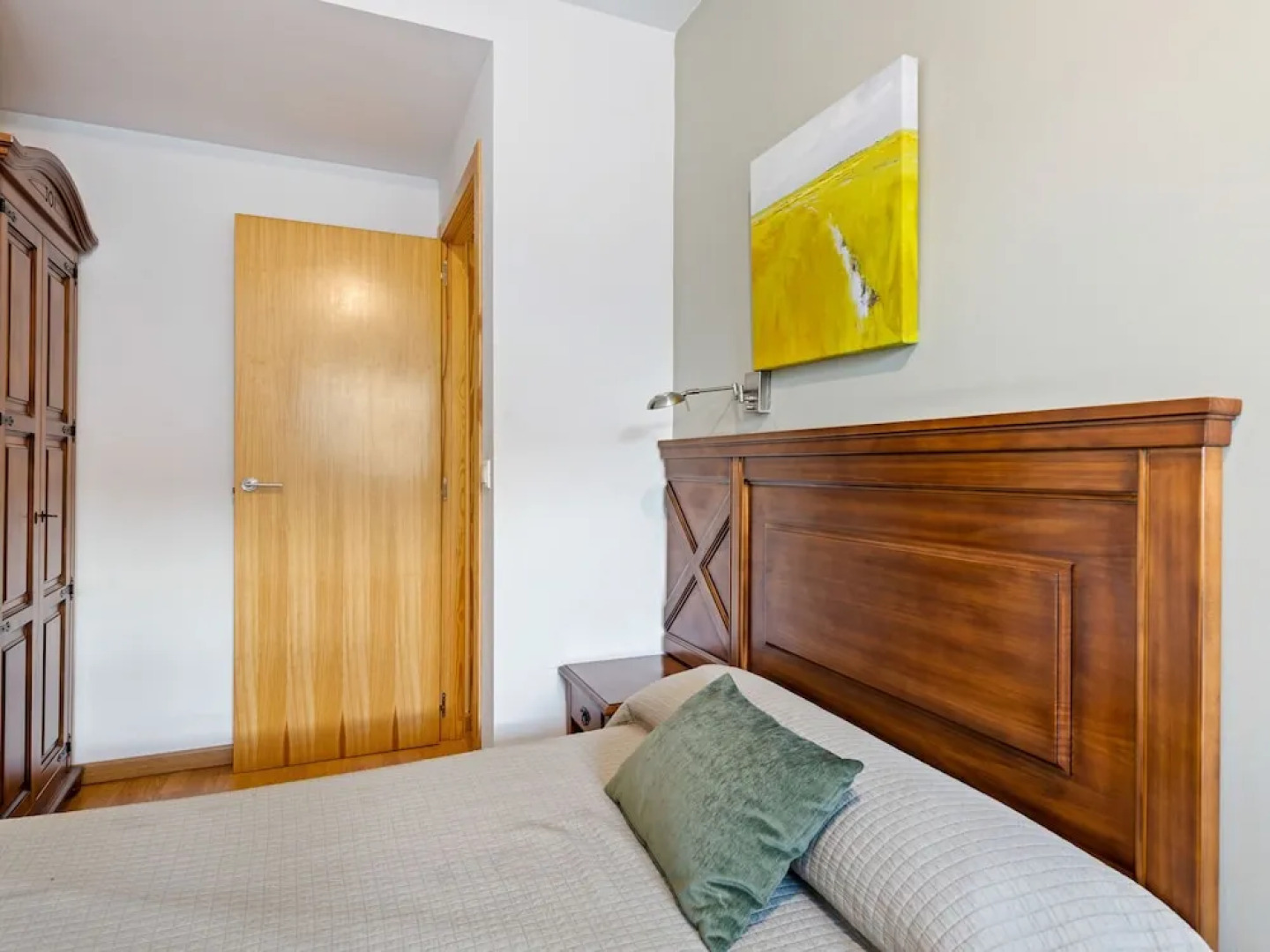 Contemporary Apartment in Gudar With Fireplace