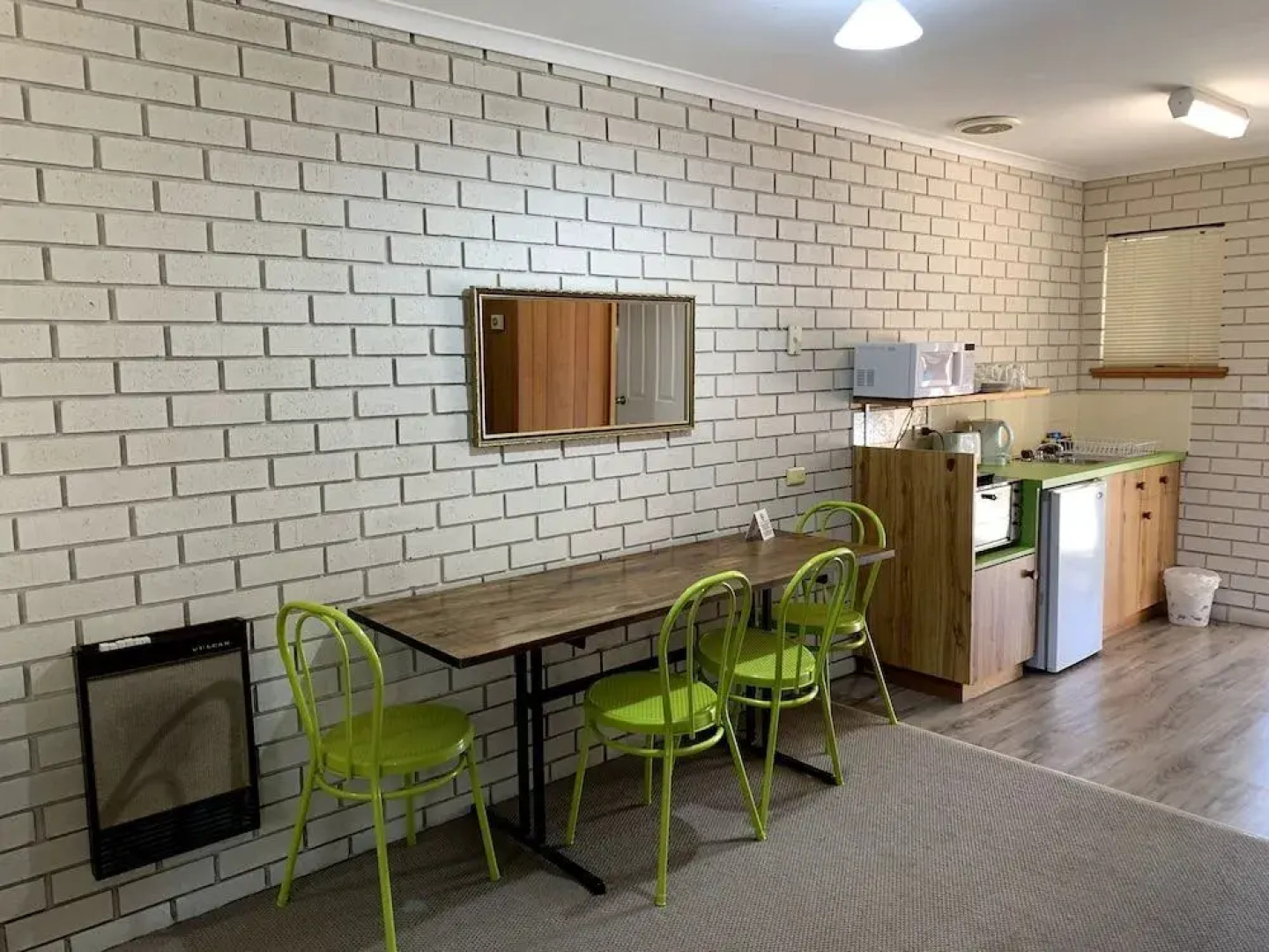 Kingswood Motel & Apartments