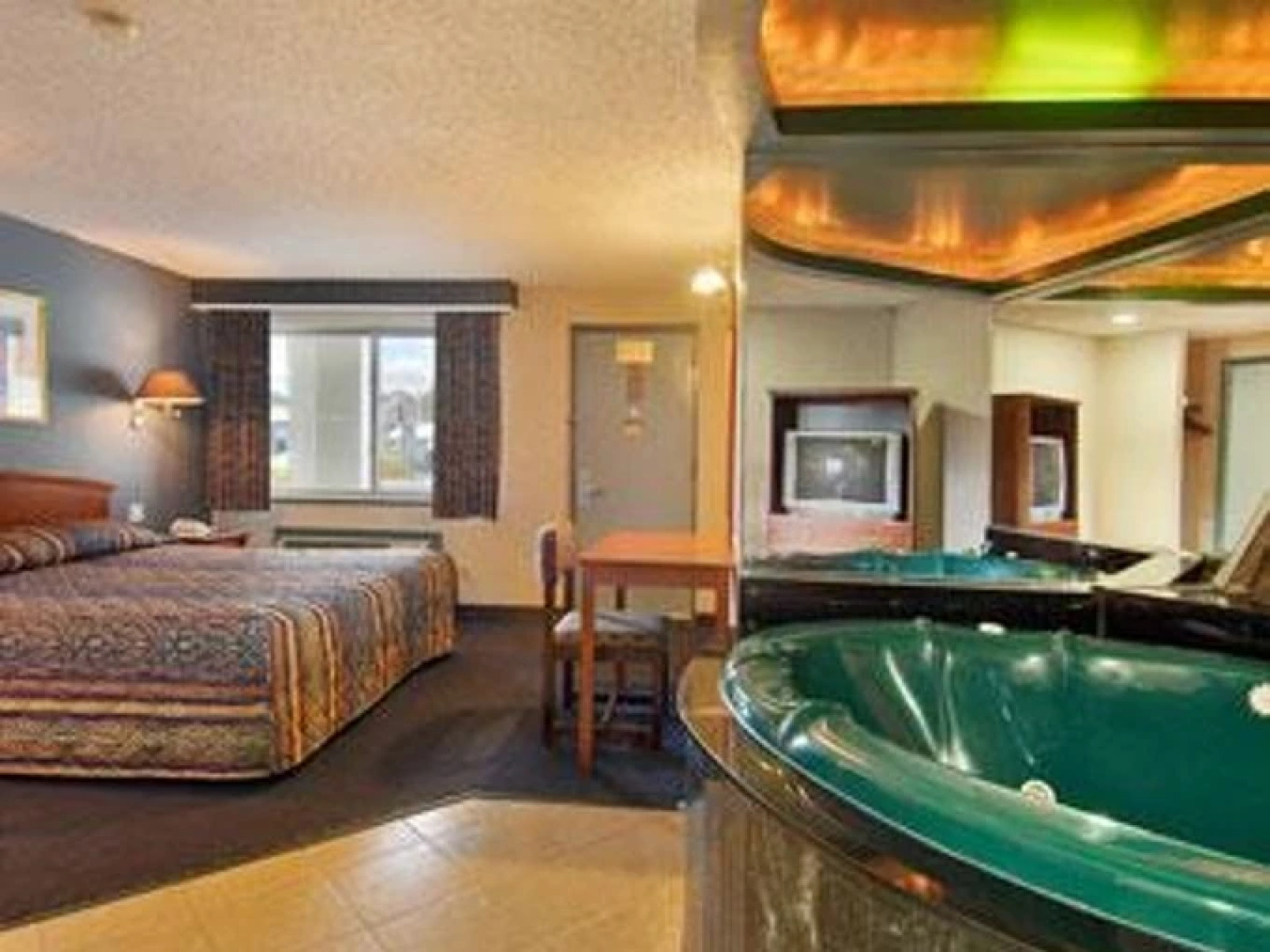 Super 8 Milford/New Haven