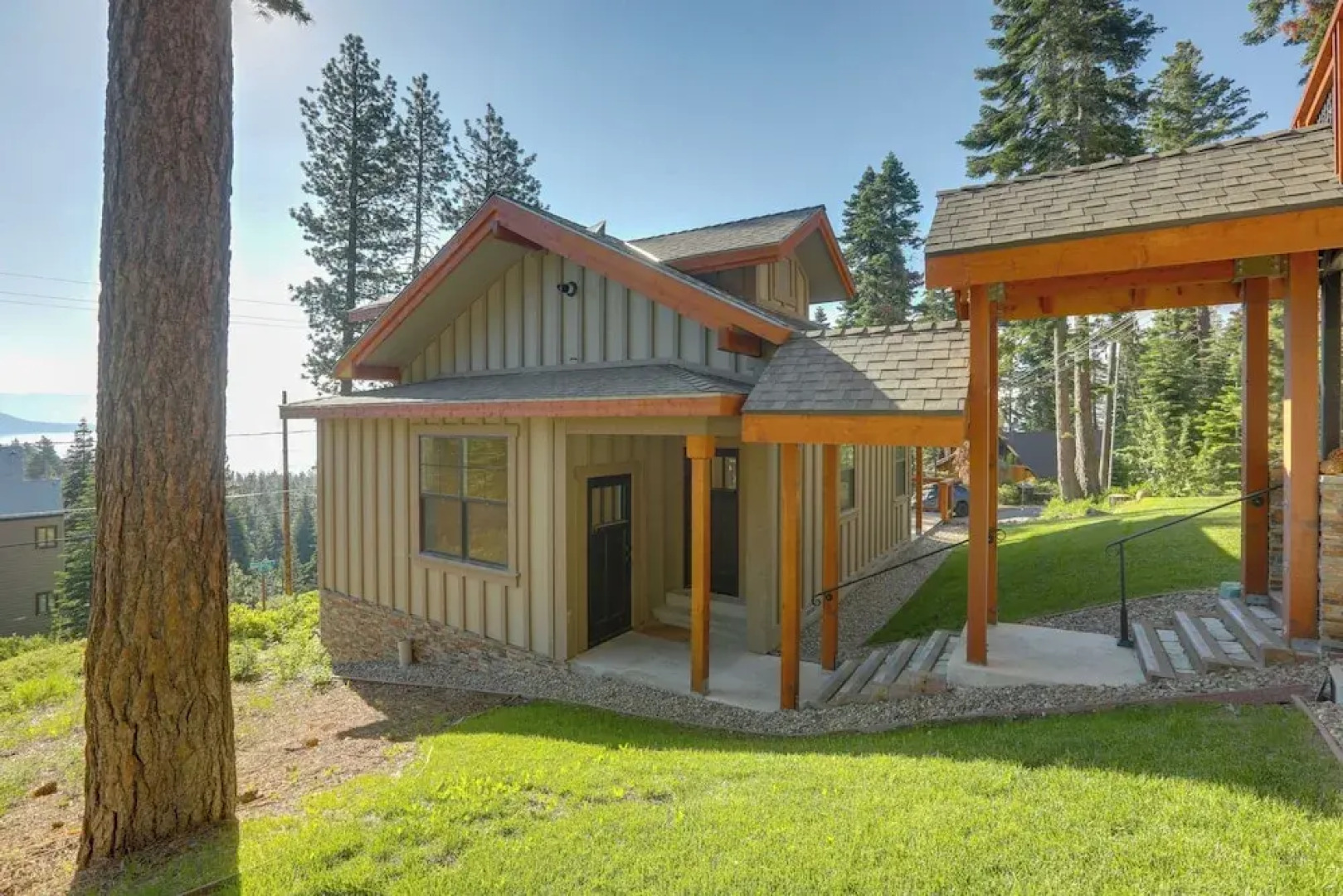 Lake Tahoe Views & Hot Tub: Stunning Luxury Home!