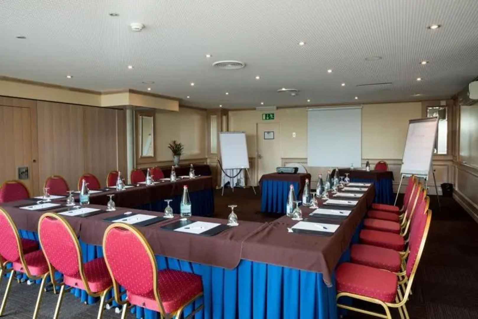 Everness Hotel & Resort